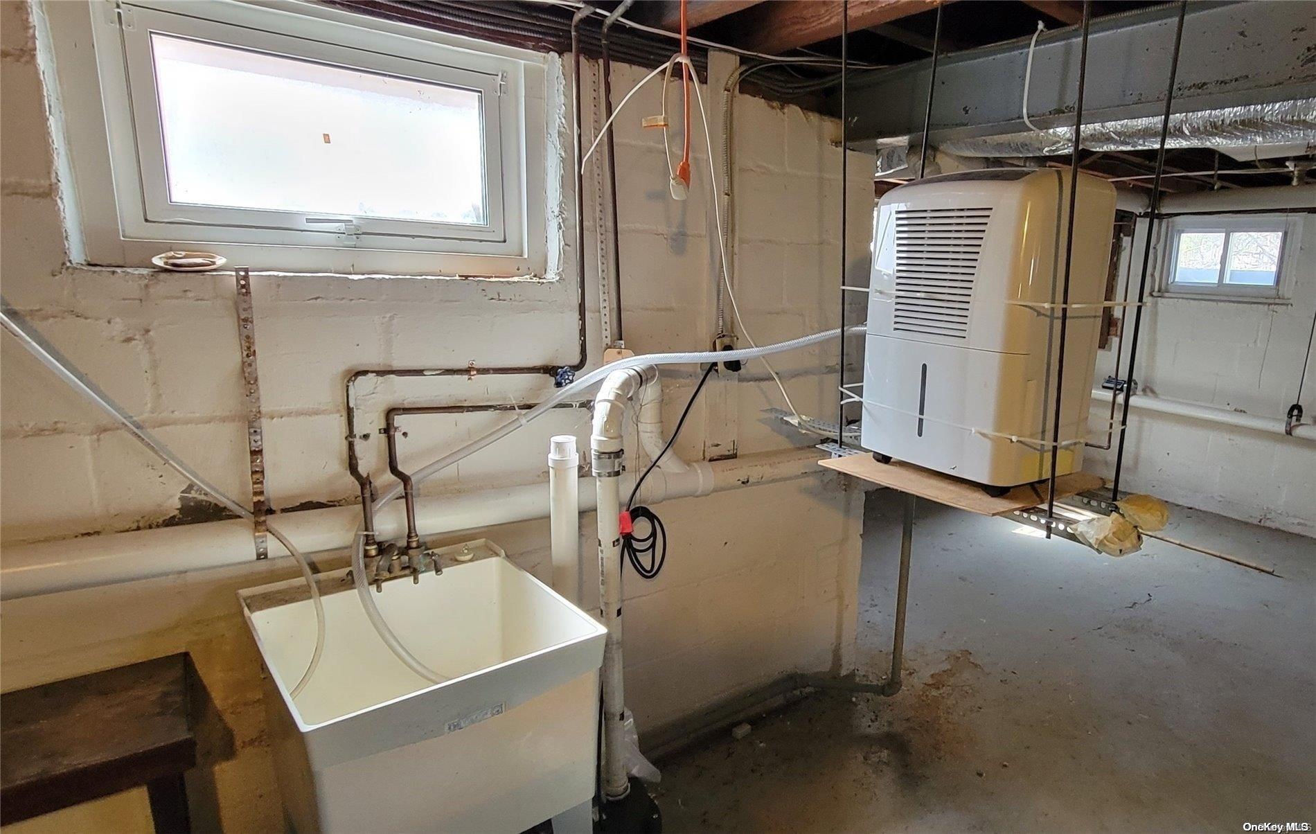 138 Hewlett Avenue, Merrick, NY 11566