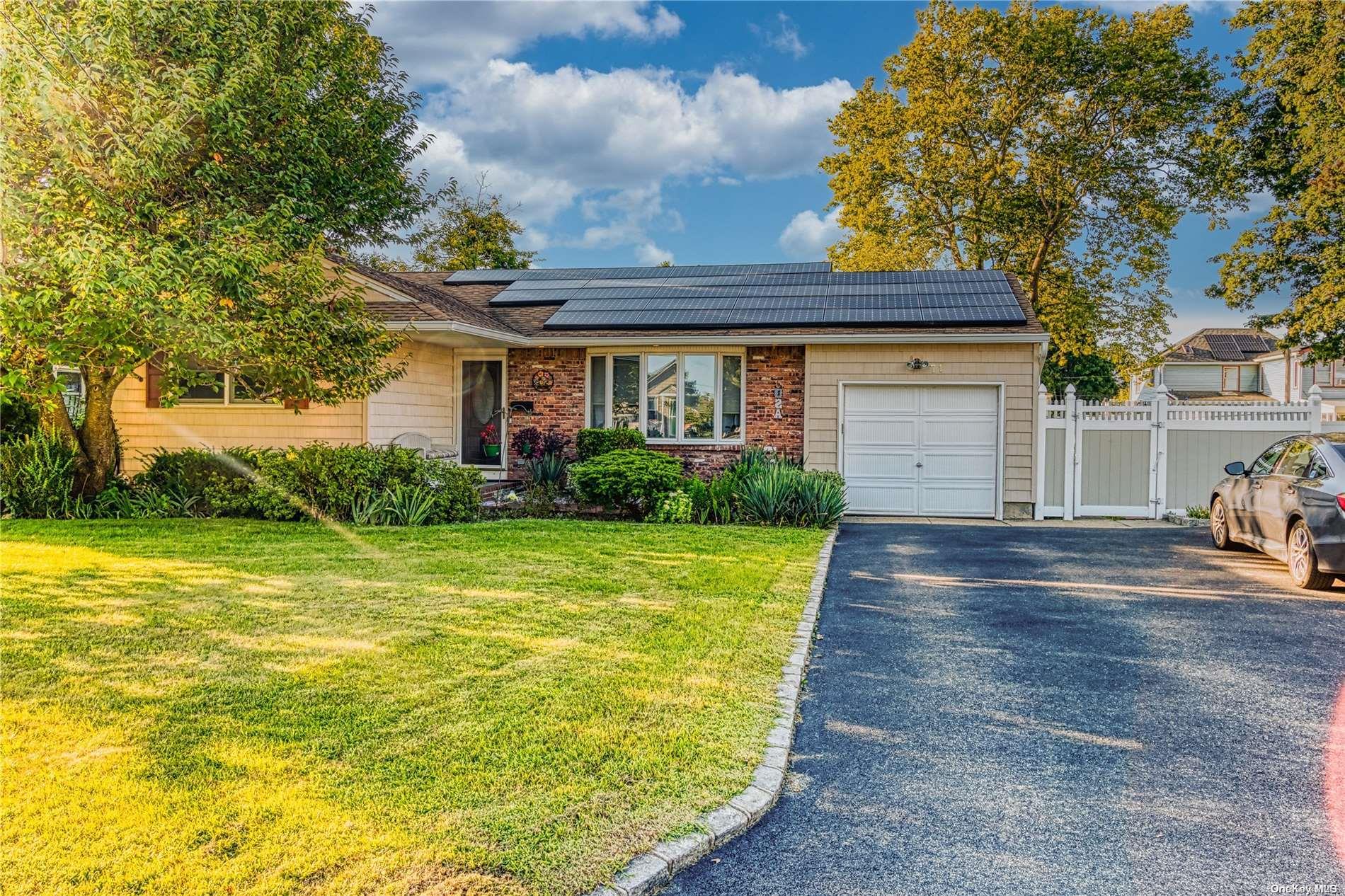 71 Independence Avenue, Babylon, NY 11702