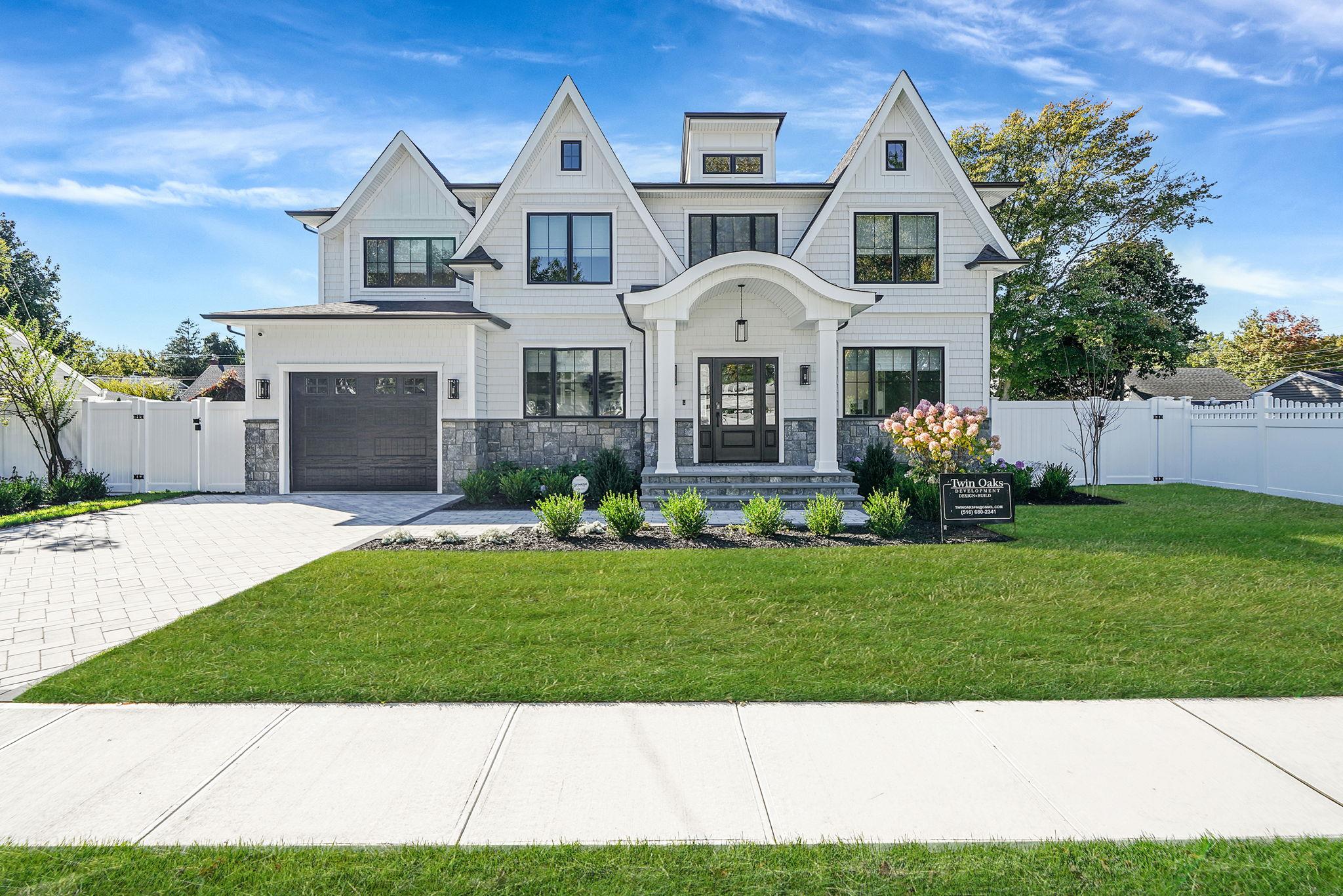 1824 Gildersleeve Street, Merrick, NY 11566