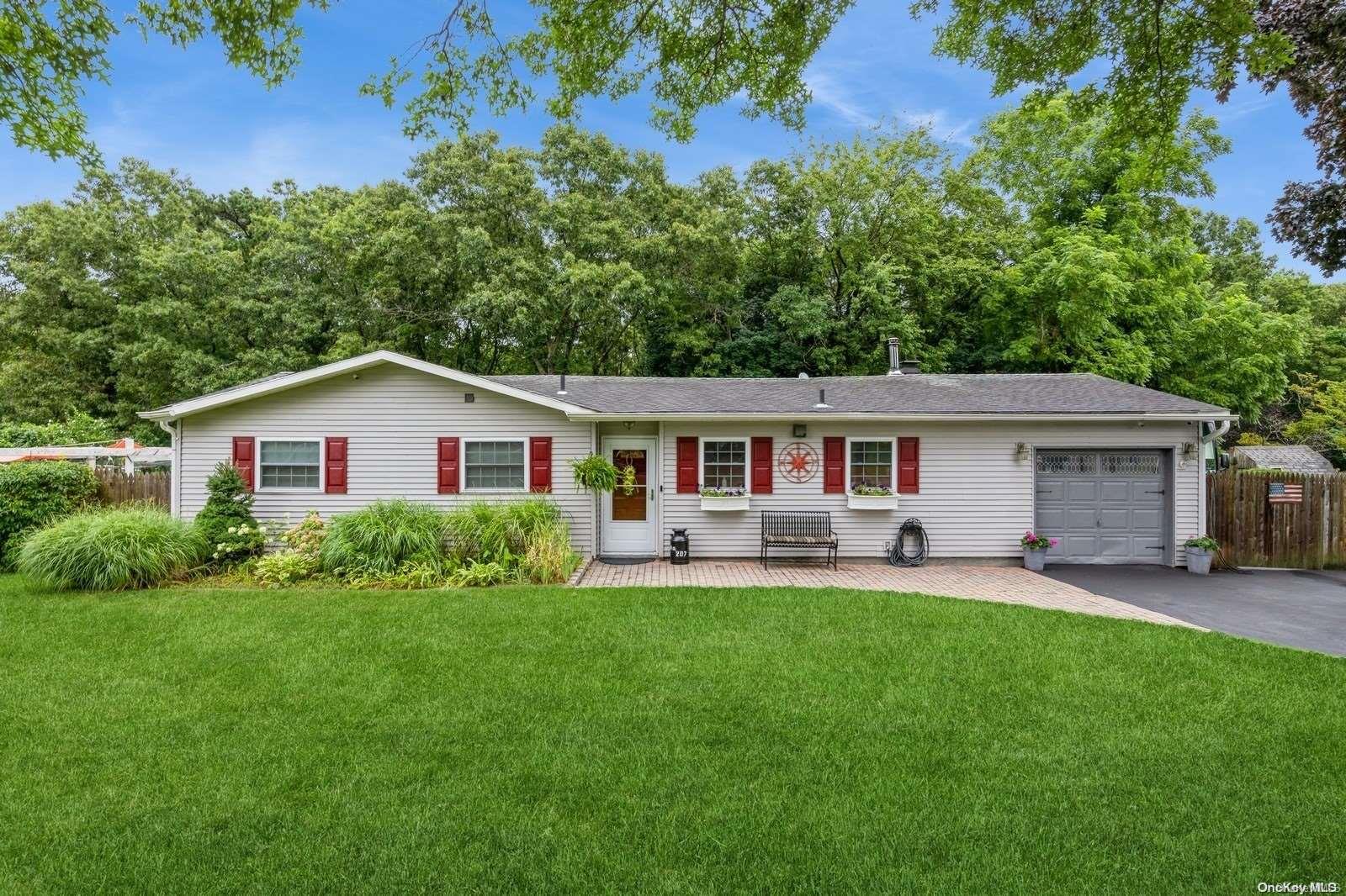 207 4th Avenue, Holtsville, NY 11742