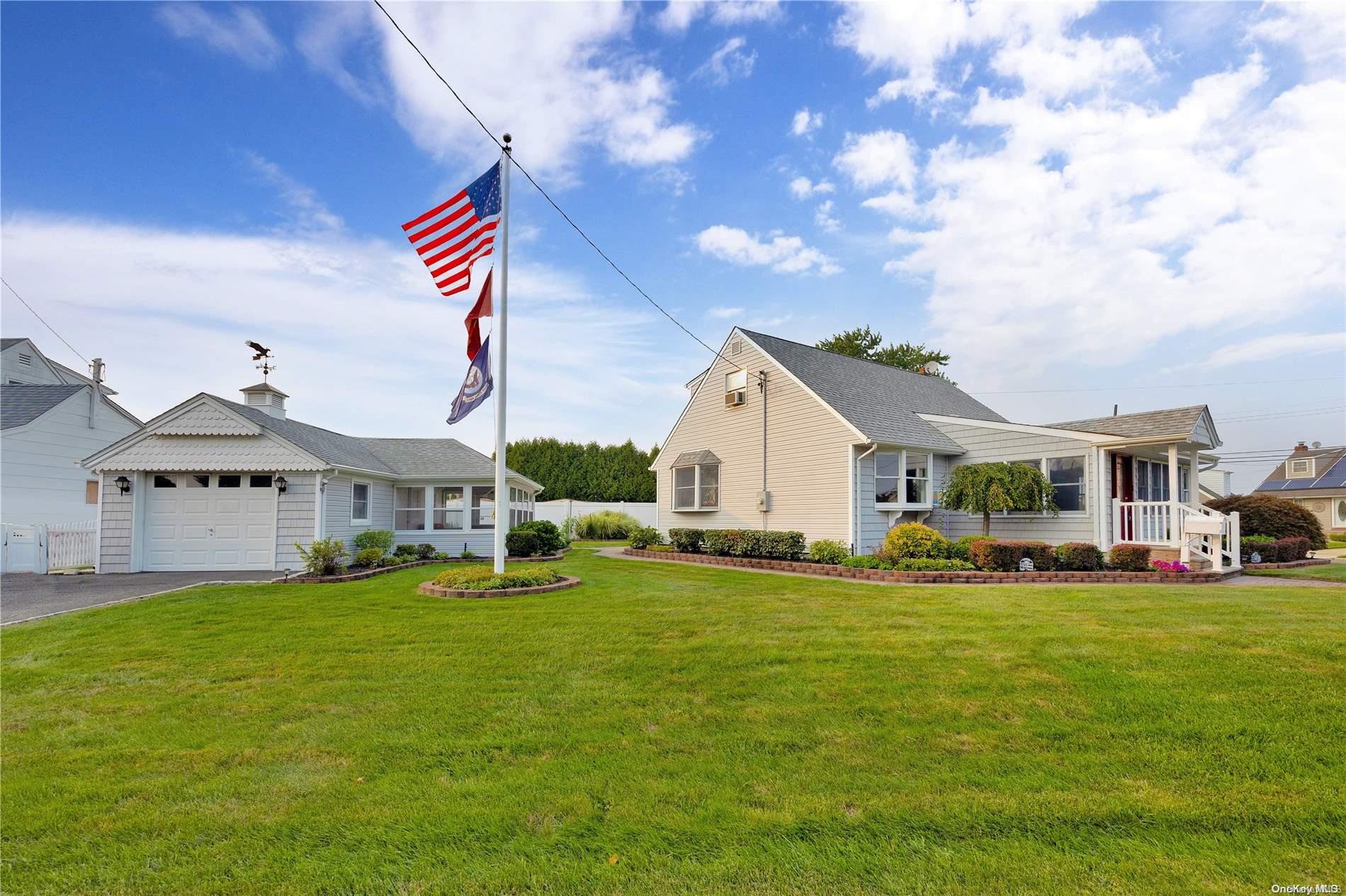 125 Lockwood Avenue, Farmingdale, NY 11735