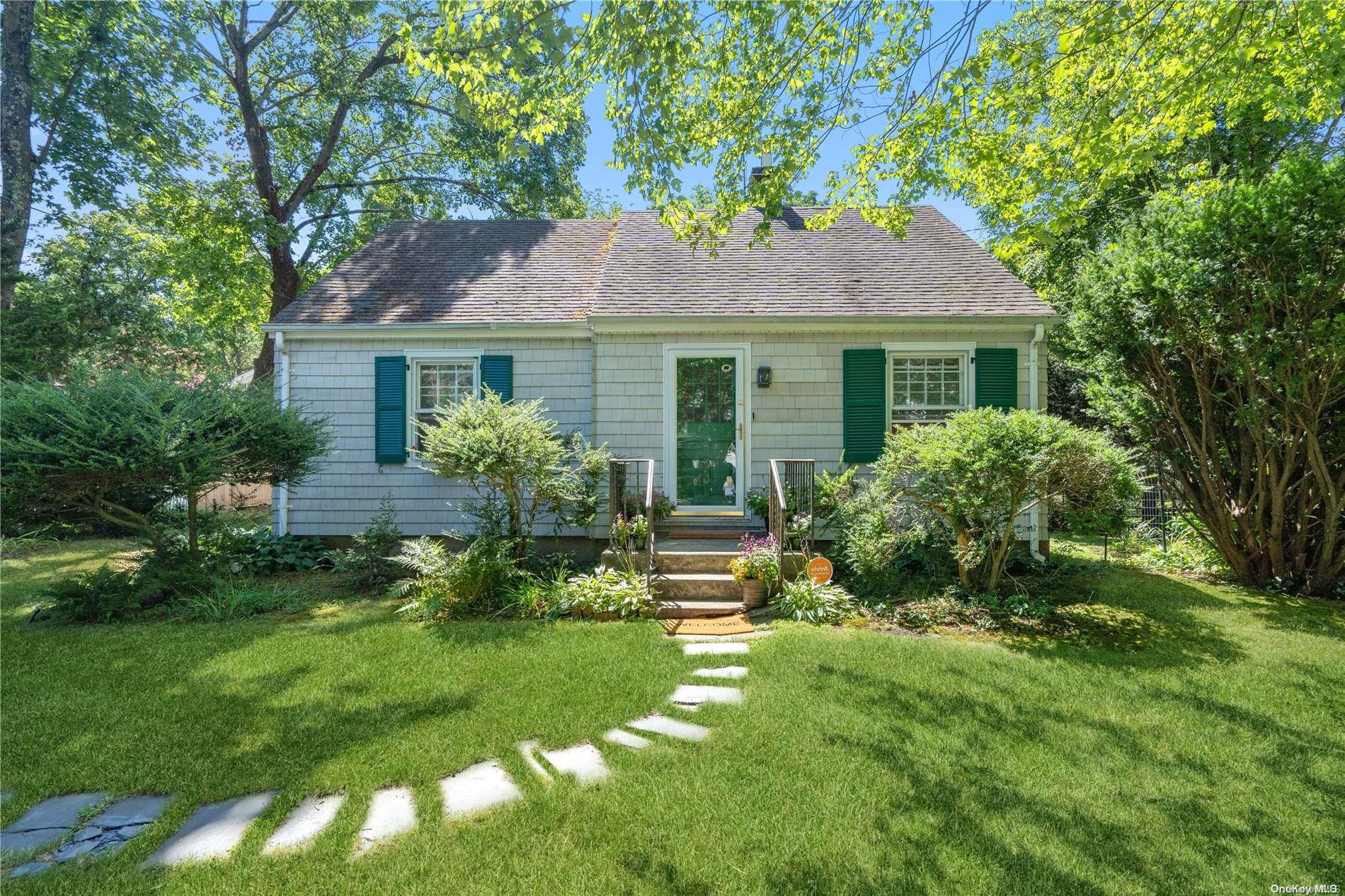 5 Locust Avenue, East Norwich, NY 11732