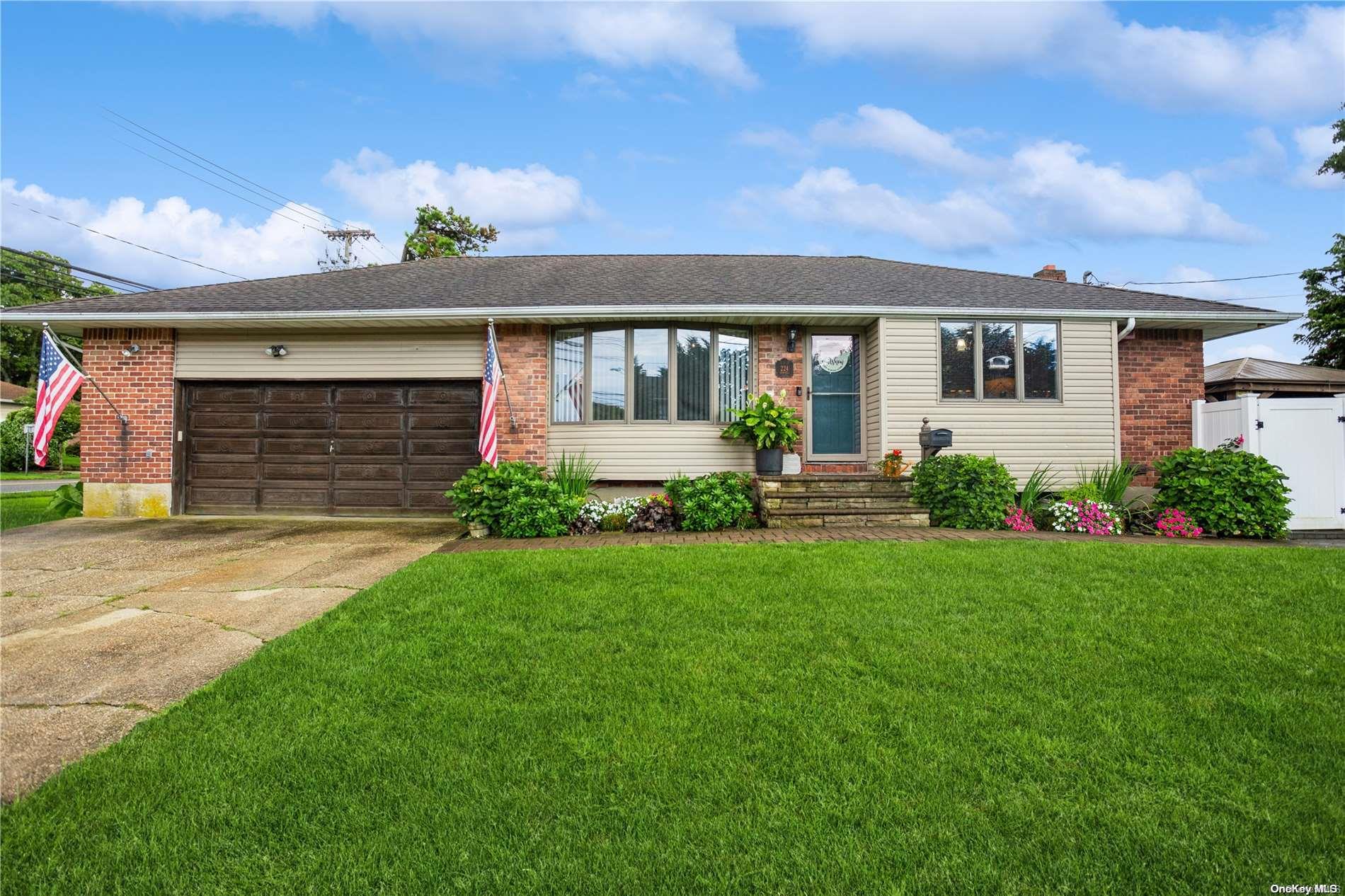 224 E Farmingdale Street, Islip Terrace, NY 11752