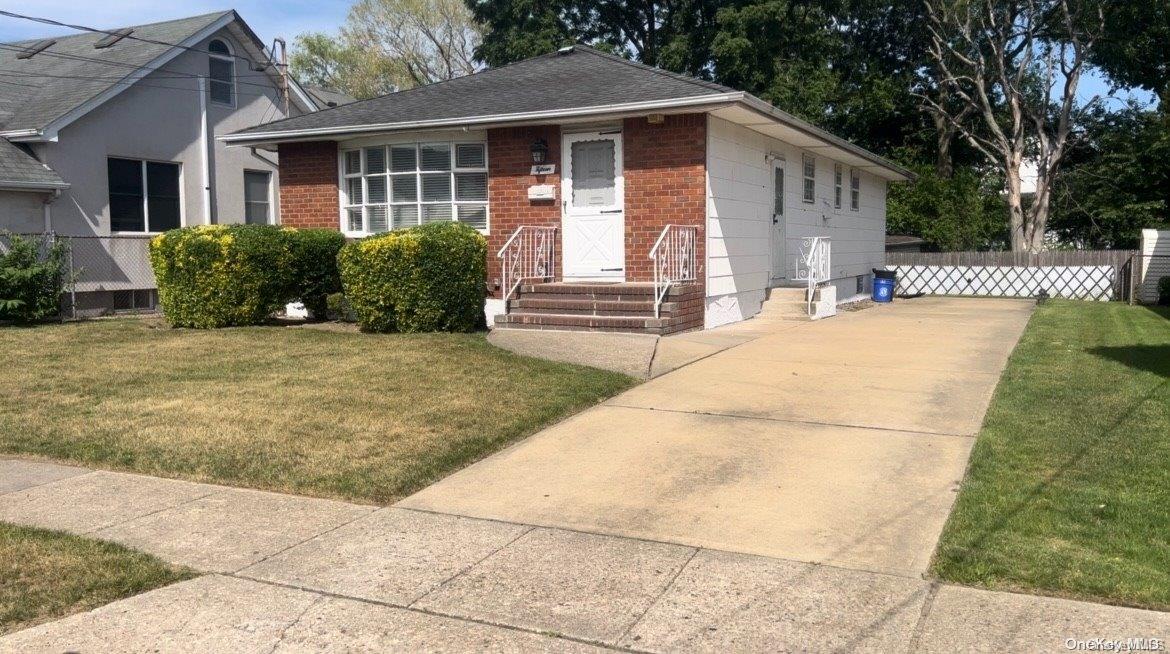 15 Verona Place, Valley Stream, NY 11580