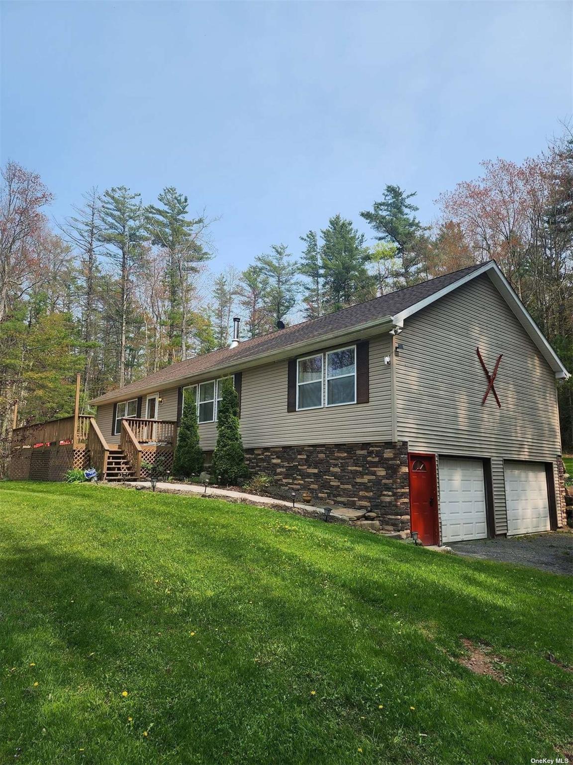 9 Pinekill Ln, Windham, NY 12496