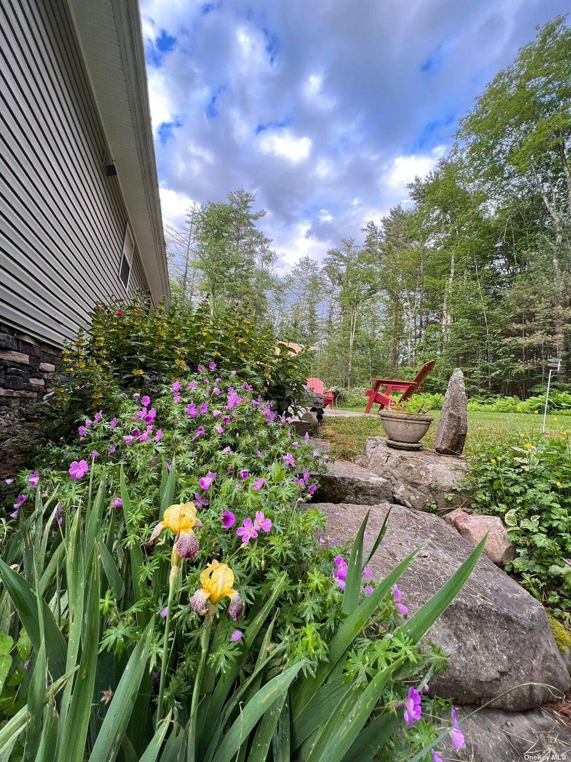 9 Pinekill Ln, Windham, NY 12496