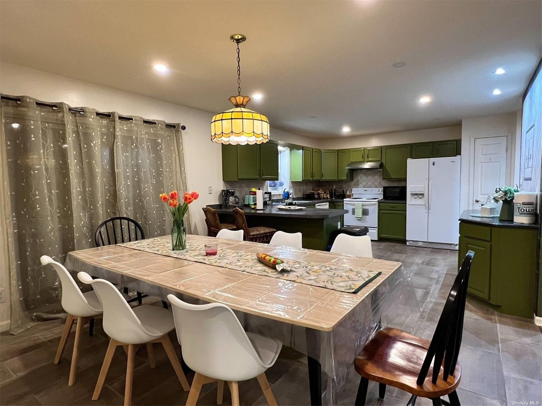 9 Pinekill Ln, Windham, NY 12496