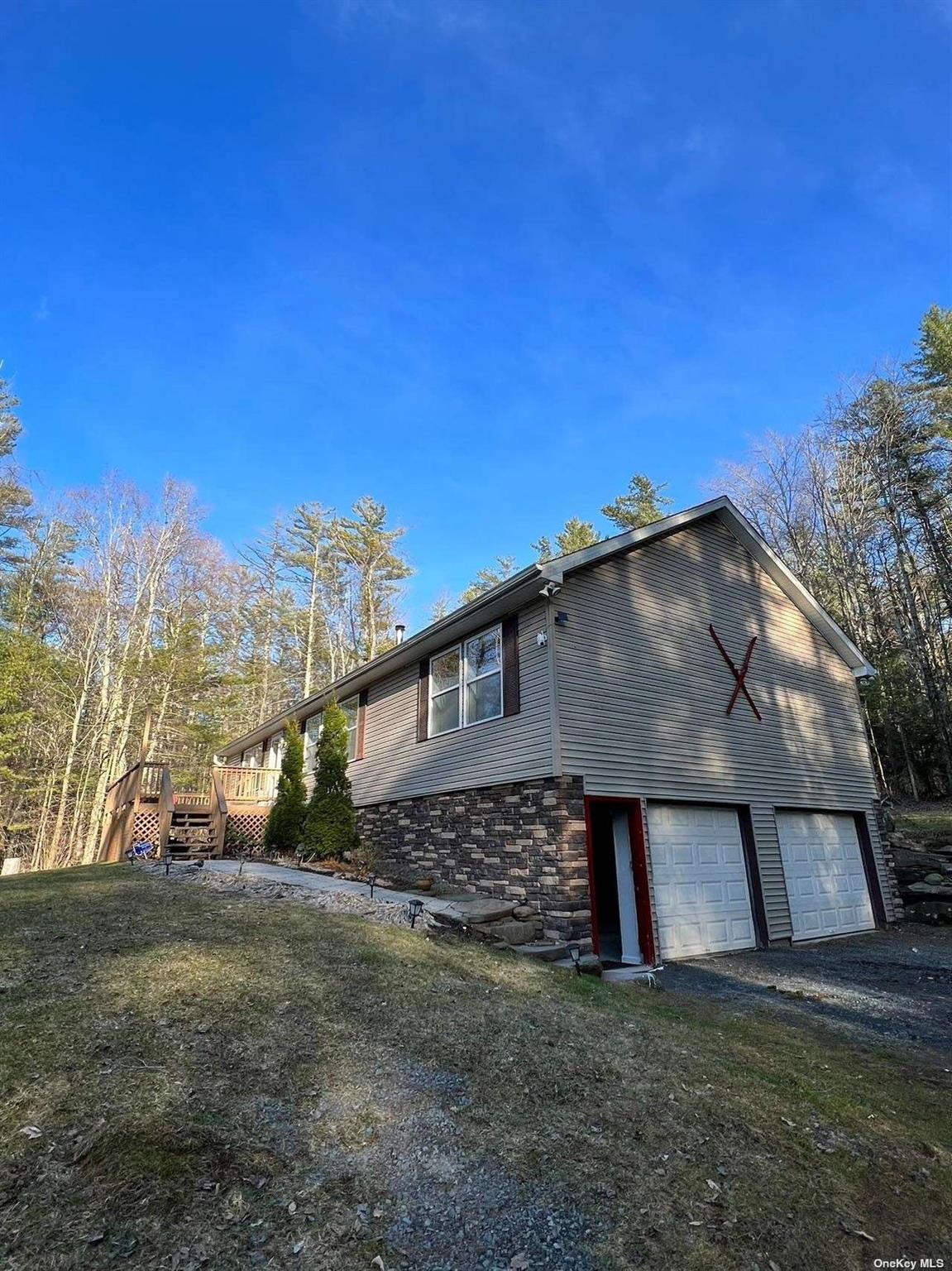 9 Pinekill Ln, Windham, NY 12496