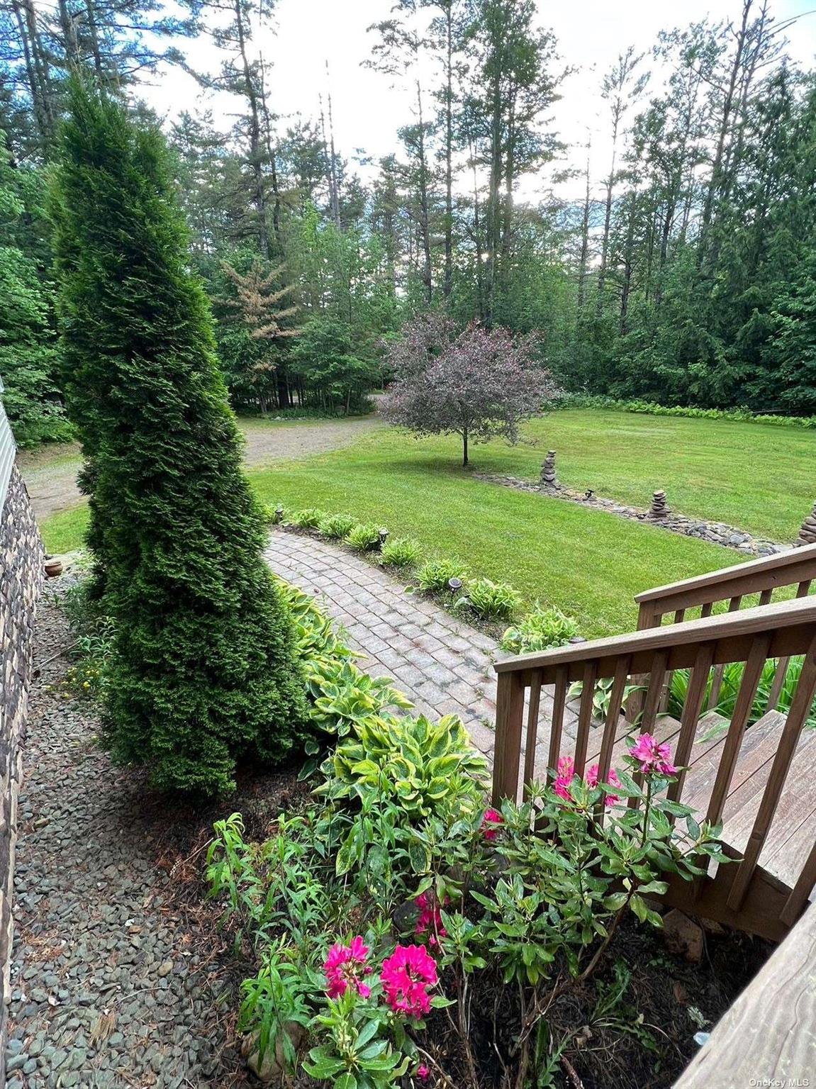 9 Pinekill Ln, Windham, NY 12496