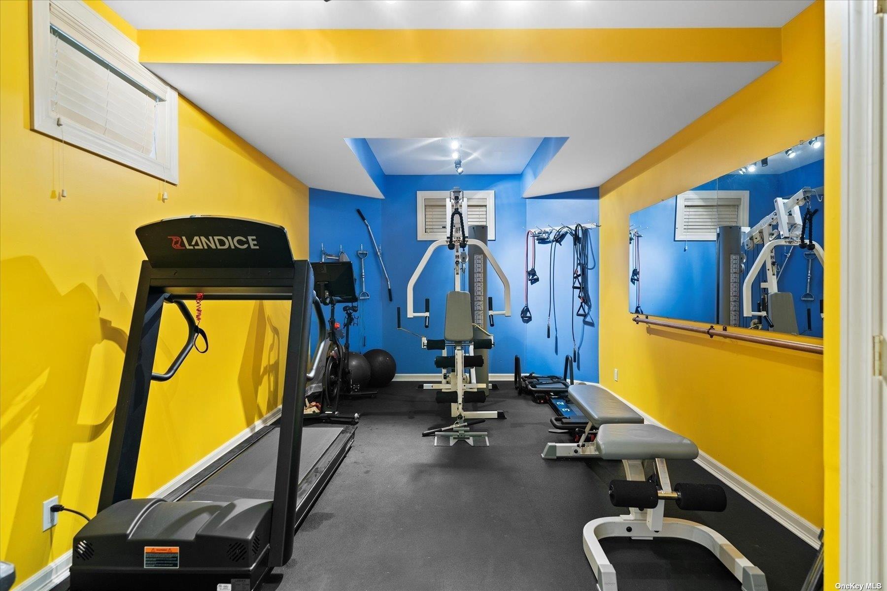 31 Blackwatch Court, Southampton, NY 11968