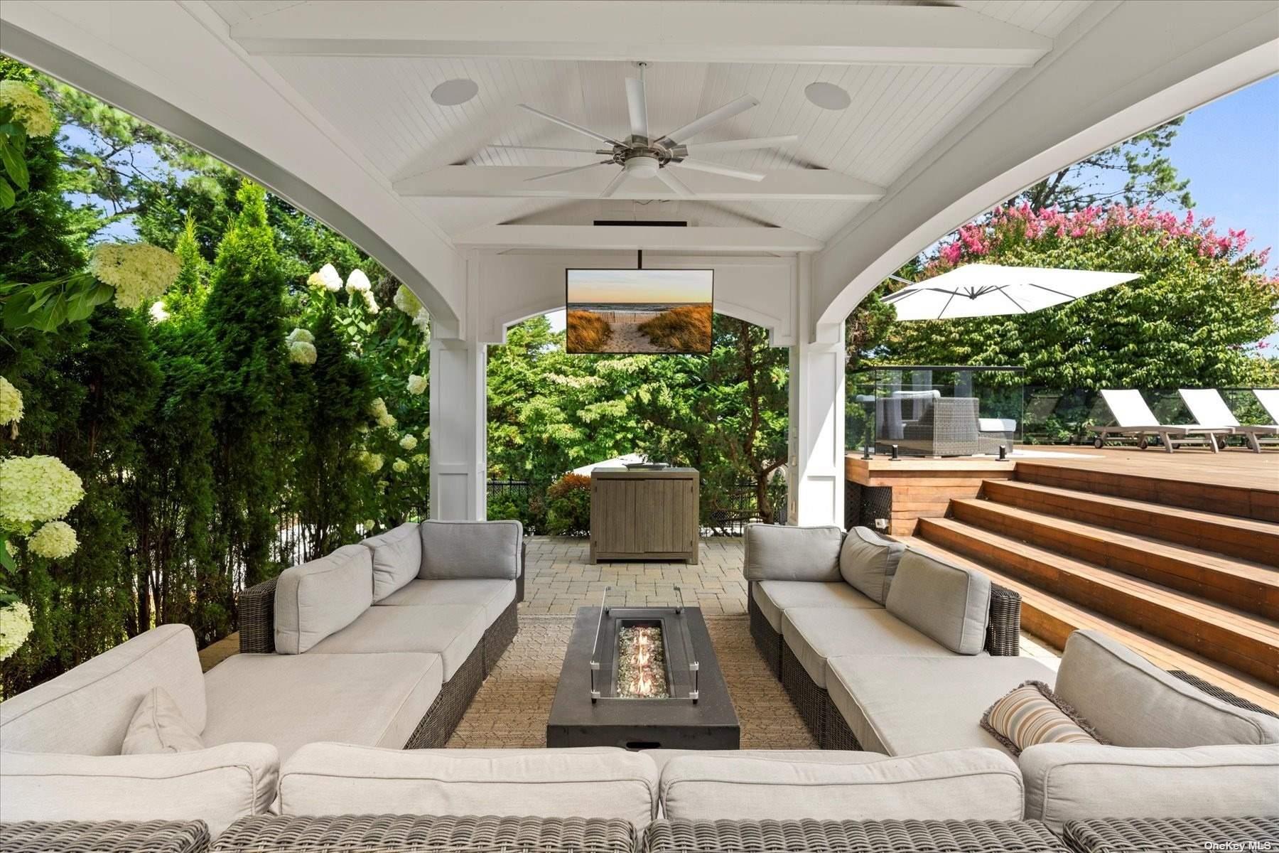 31 Blackwatch Court, Southampton, NY 11968