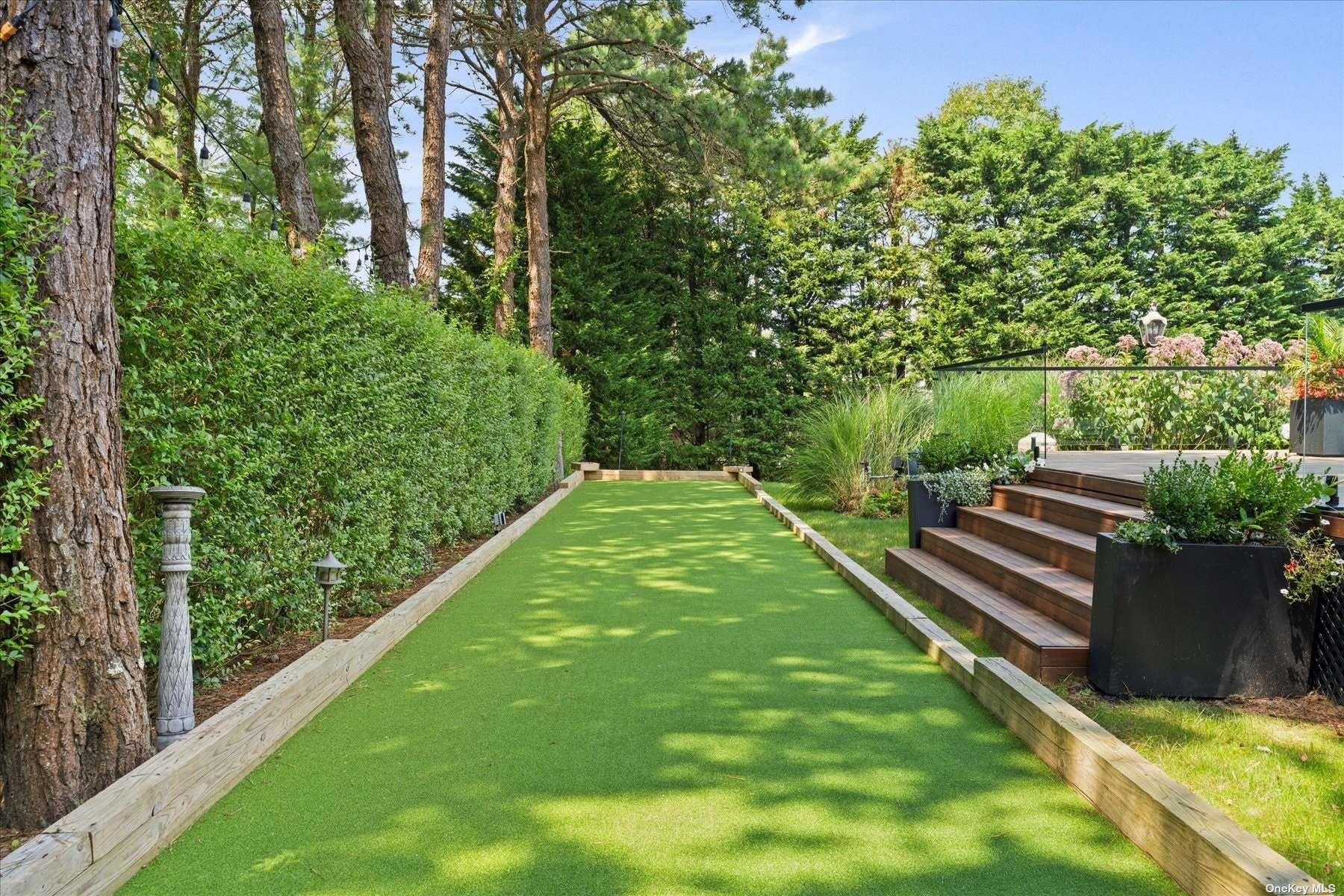 31 Blackwatch Court, Southampton, NY 11968