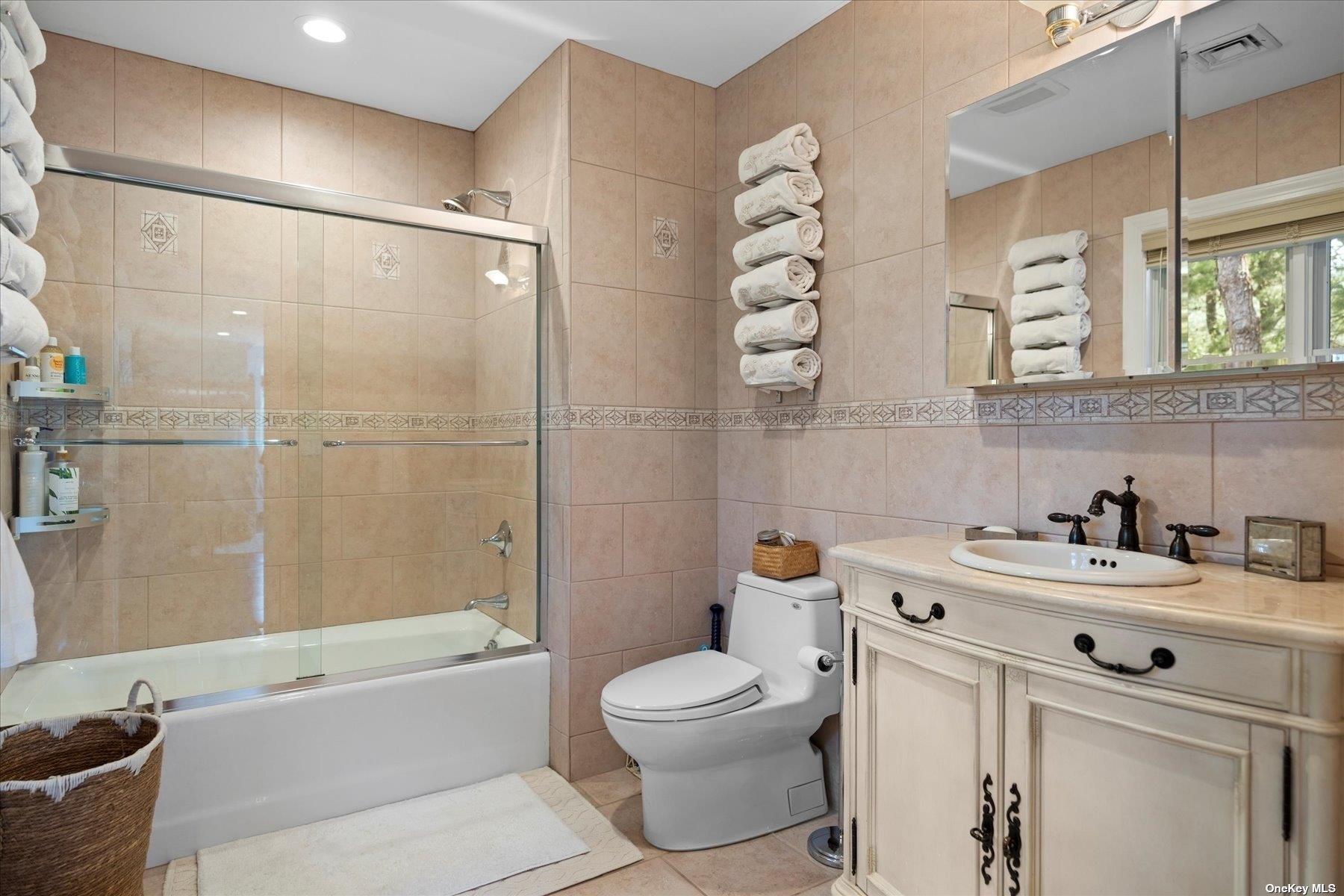 31 Blackwatch Court, Southampton, NY 11968