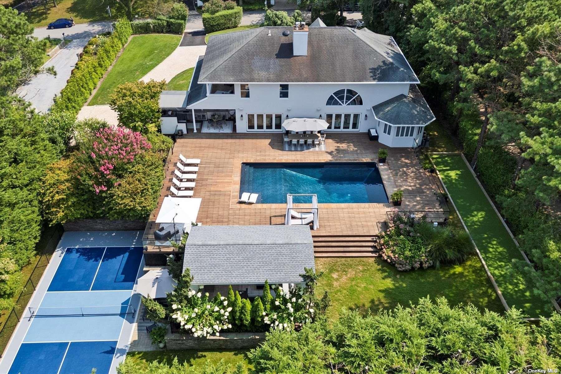 31 Blackwatch Court, Southampton, NY 11968