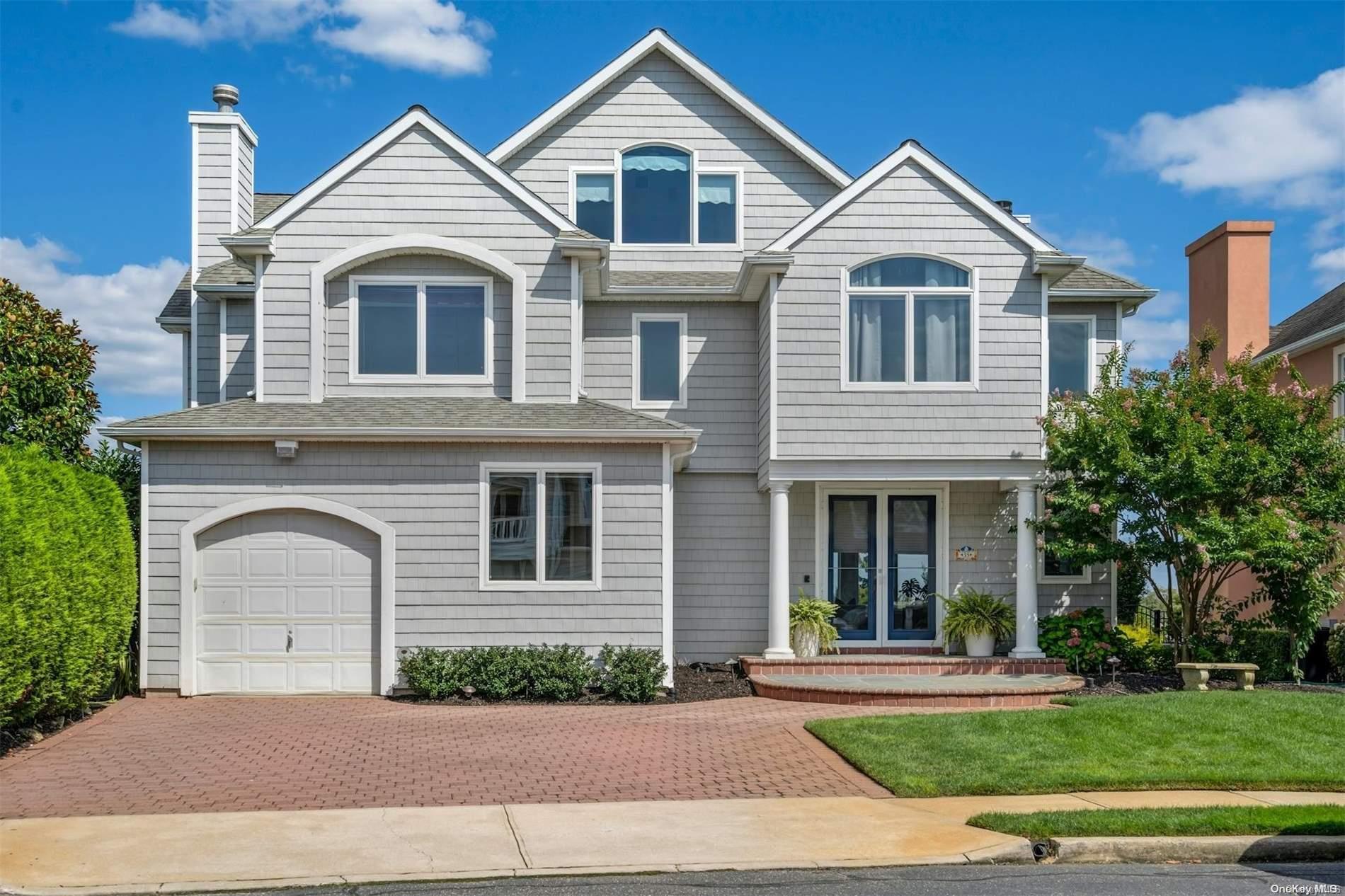 35 Crescent Cove Circle, Seaford, NY 11783