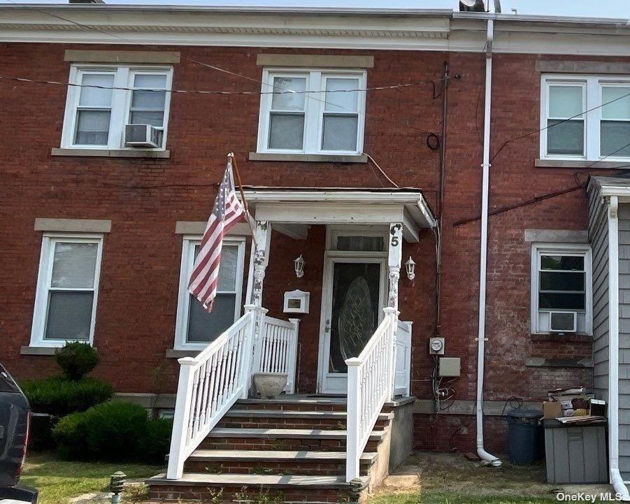 5 Columbia Street, Farmingdale, NY 11735