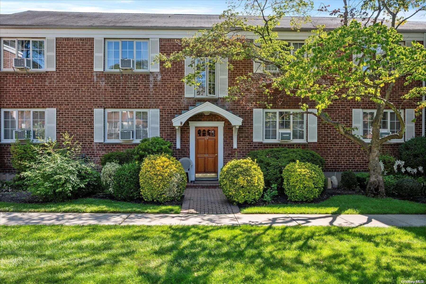 24 Nathan Hale Drive # 77A, Huntington, NY 11743