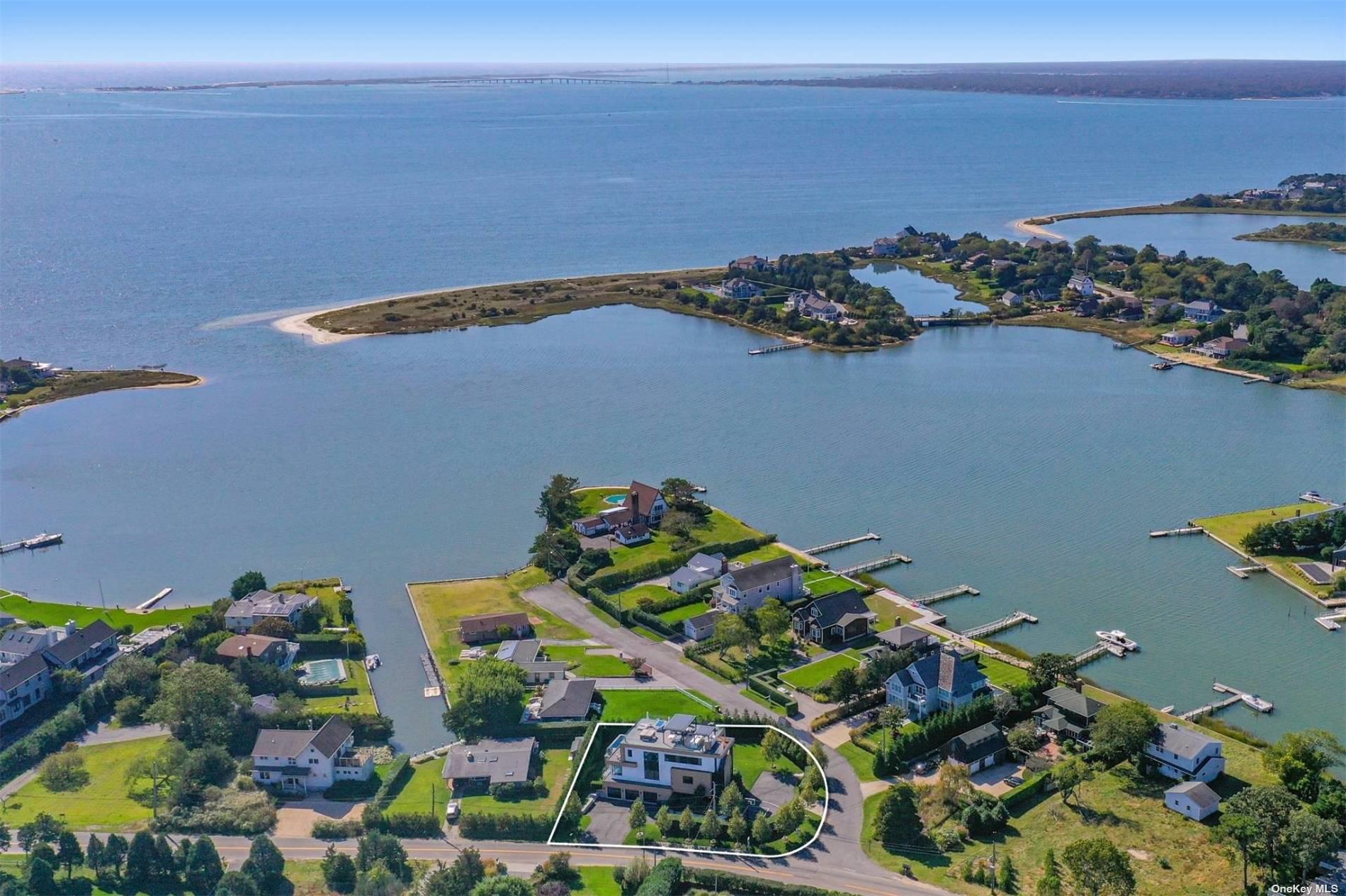8 Middle Pond Lane, Southampton, NY 11968