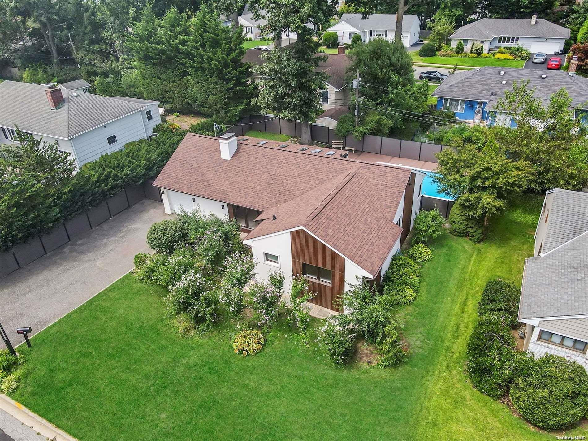 32 Salem Way, Glen Head, NY 11545