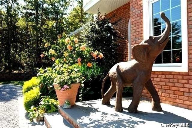 9 Kate Court, East Quogue, NY 11942