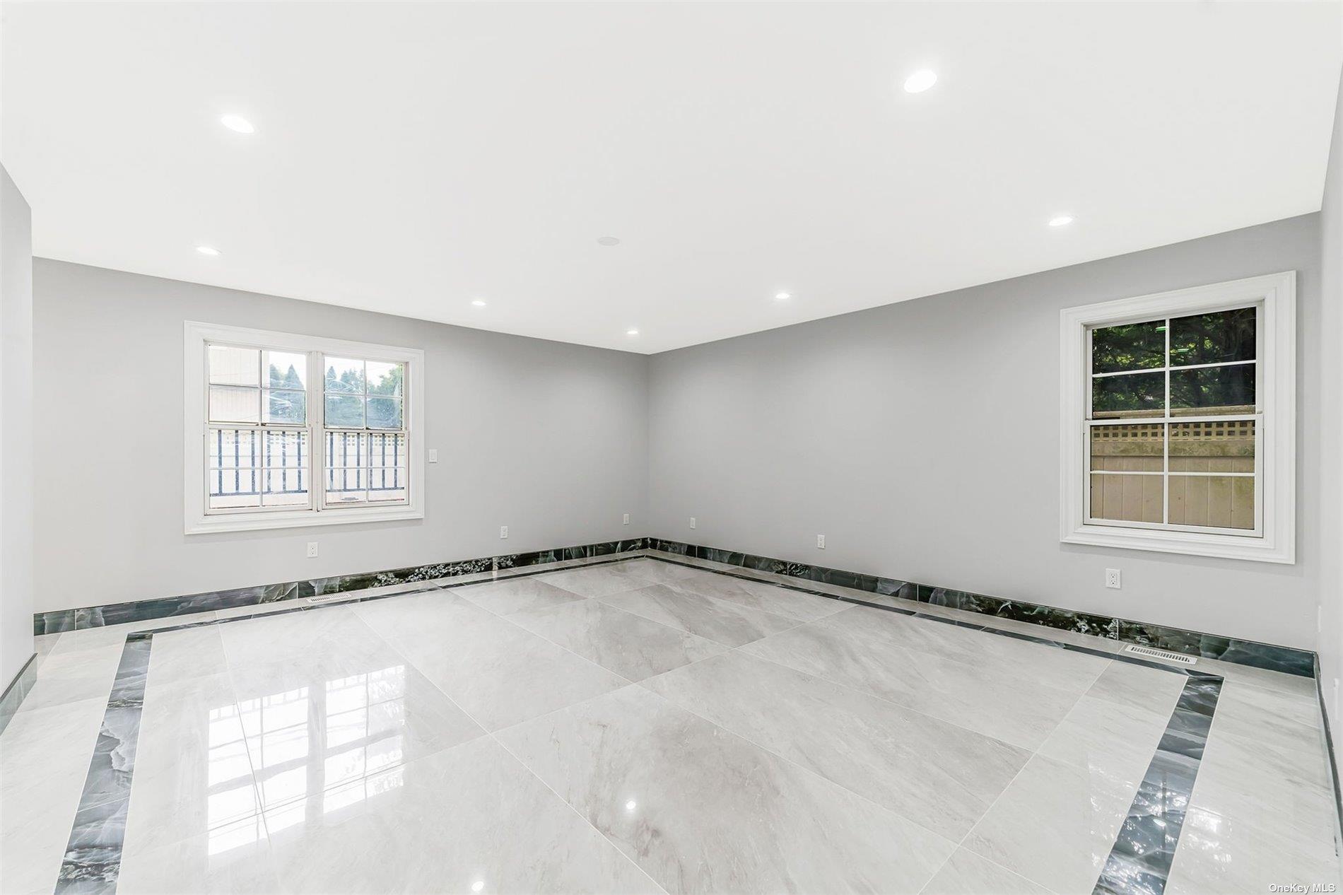 22 Solar Lane, Albertson, NY 11507