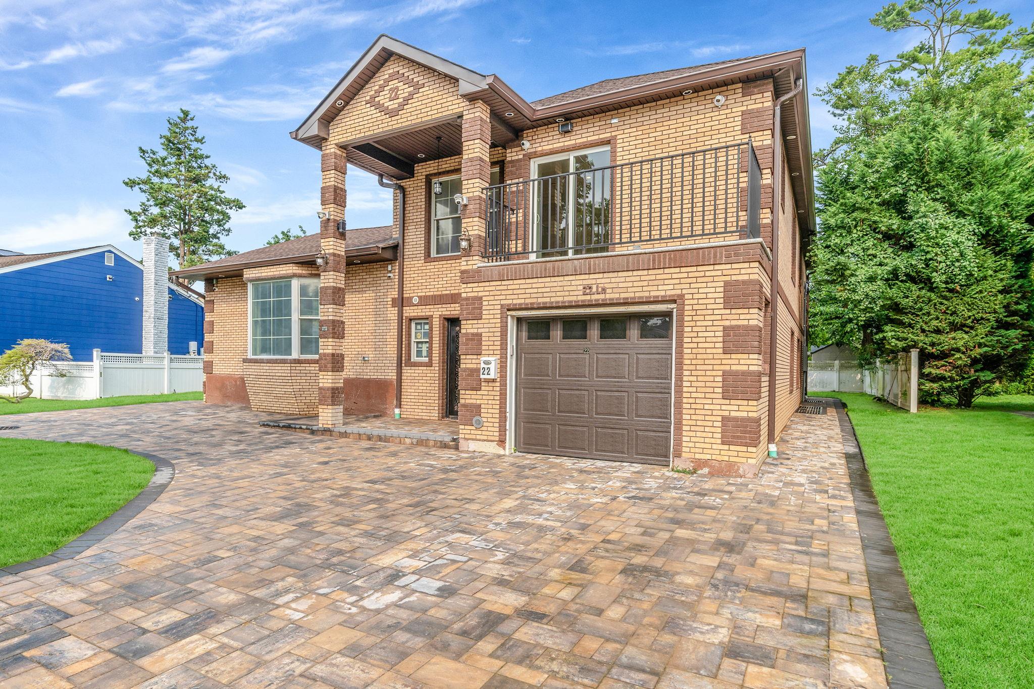 22 Solar Lane, Albertson, NY 11507