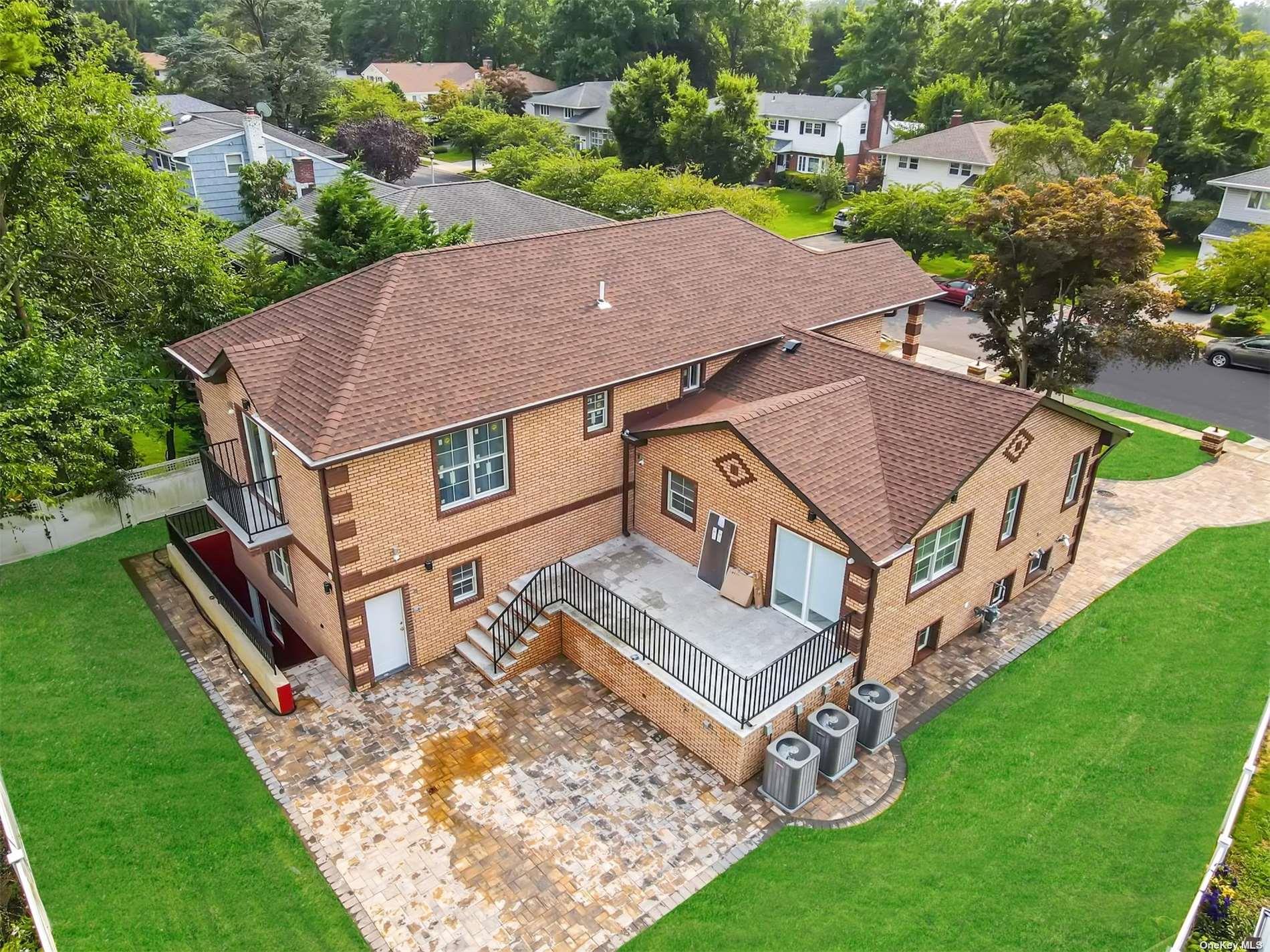 22 Solar Lane, Albertson, NY 11507