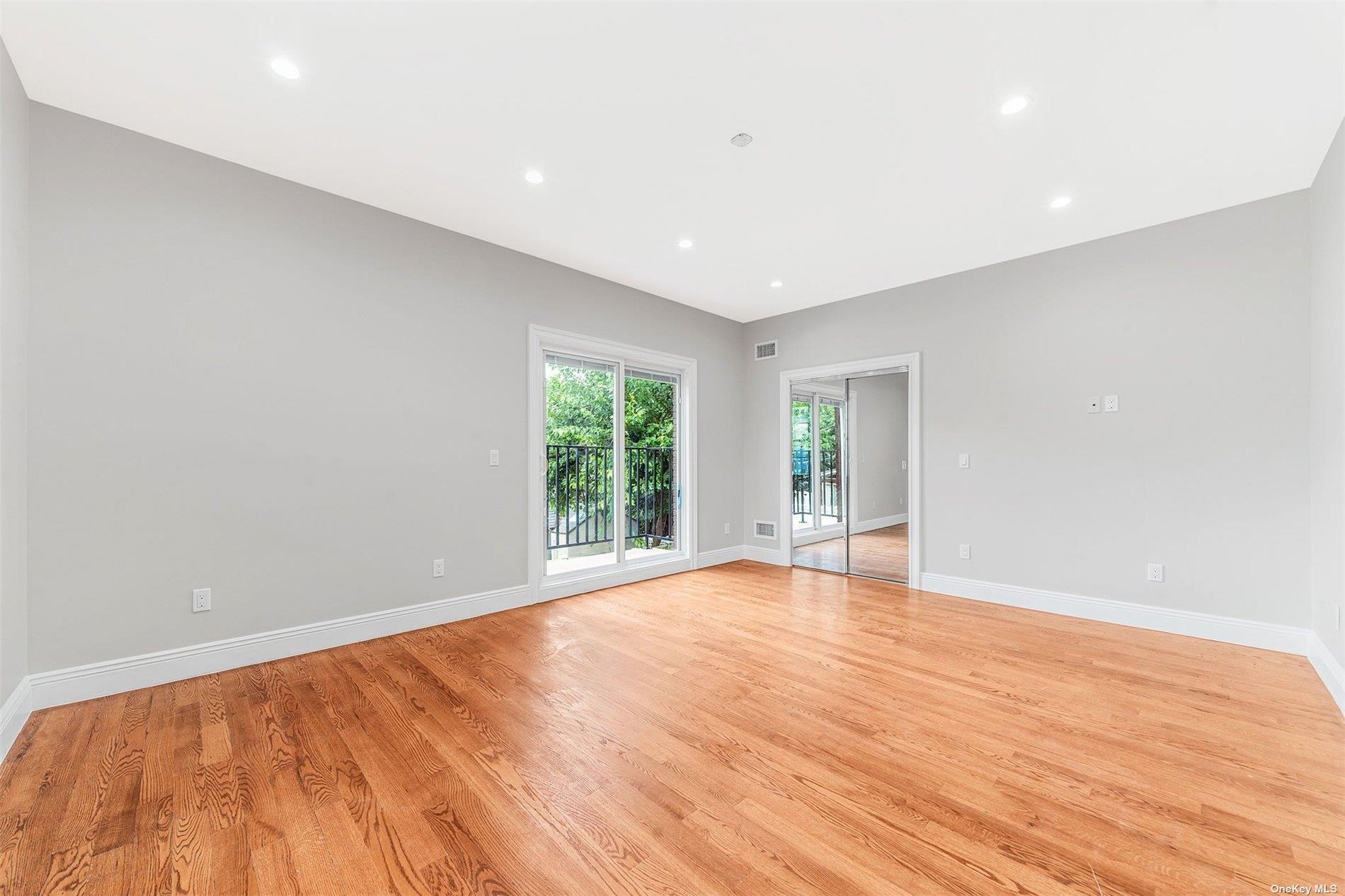 22 Solar Lane, Albertson, NY 11507