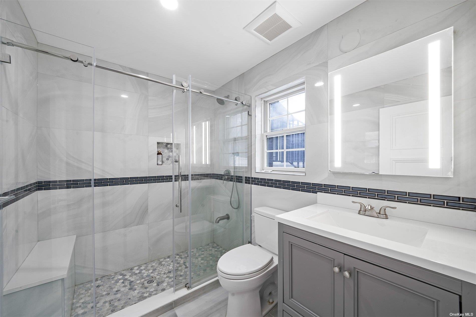 22 Solar Lane, Albertson, NY 11507