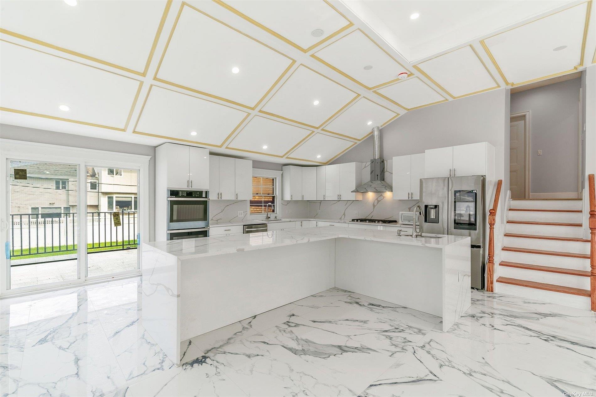 22 Solar Lane, Albertson, NY 11507