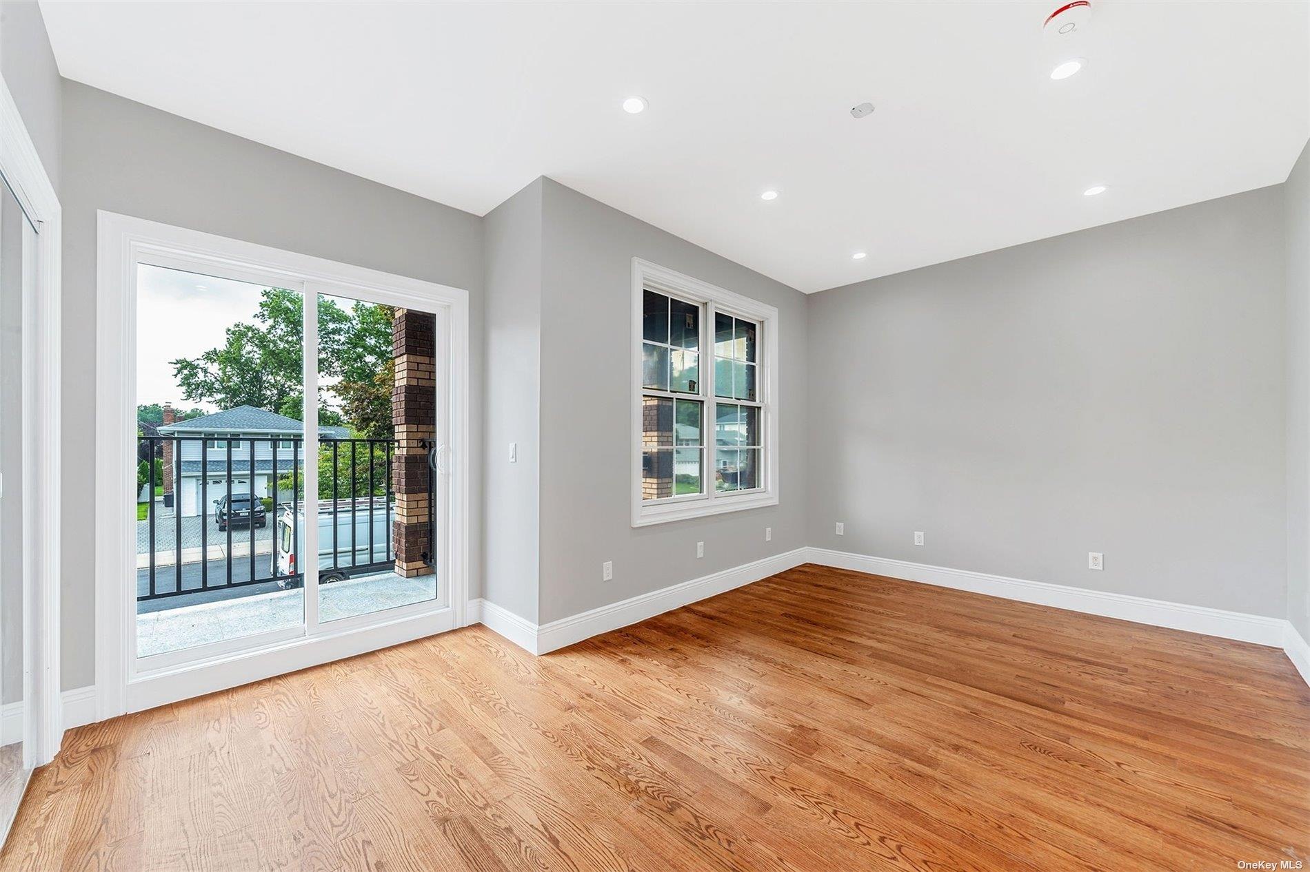 22 Solar Lane, Albertson, NY 11507