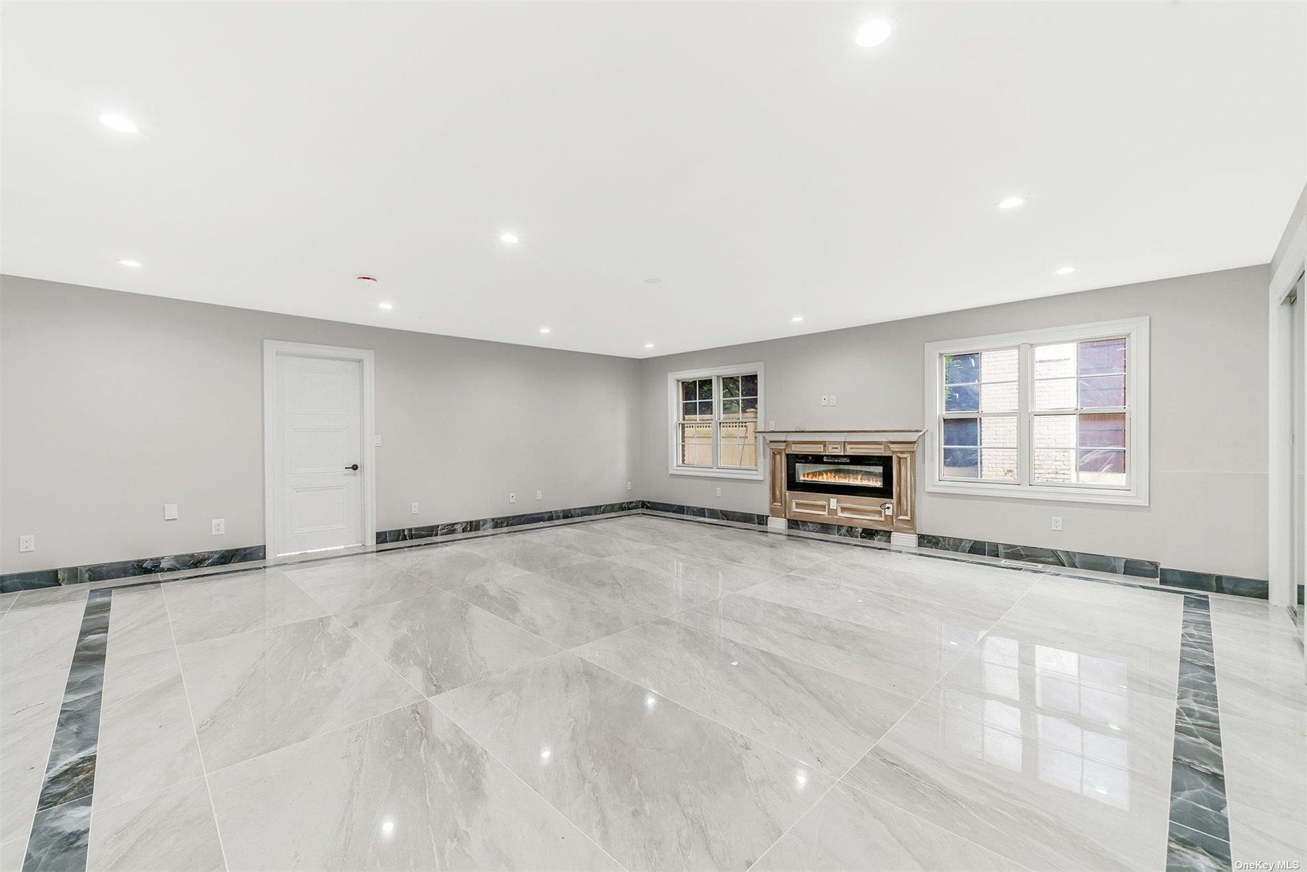 22 Solar Lane, Albertson, NY 11507