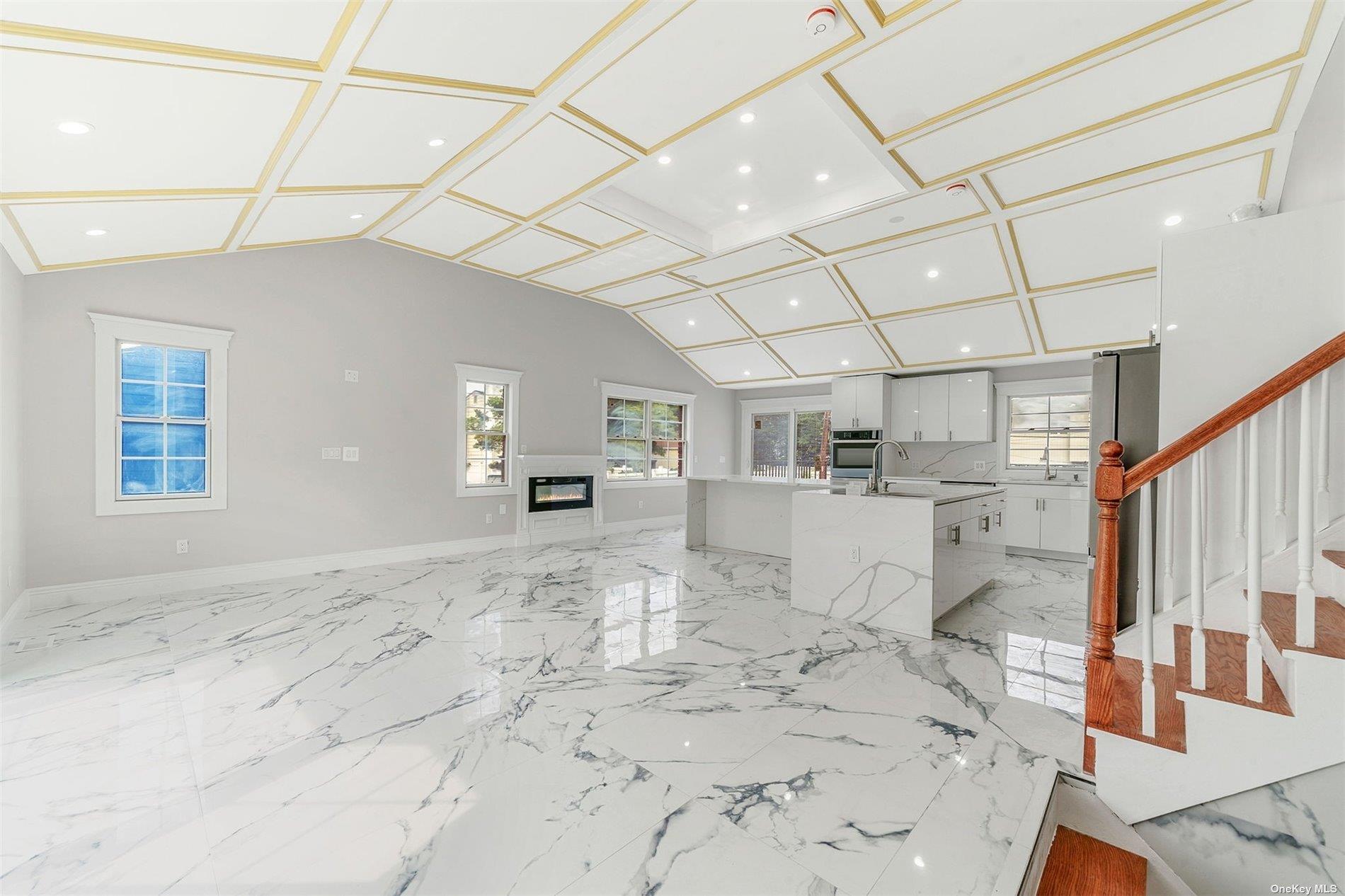 22 Solar Lane, Albertson, NY 11507