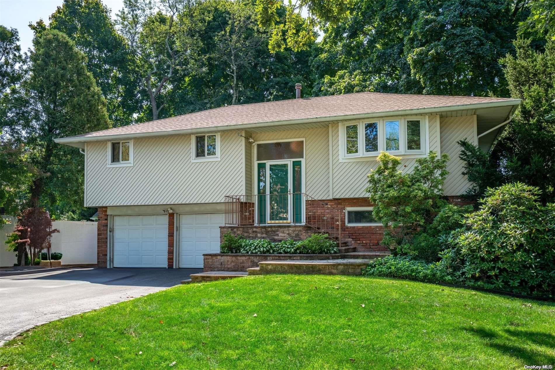 44 E Lyons Street, Melville, NY 11747