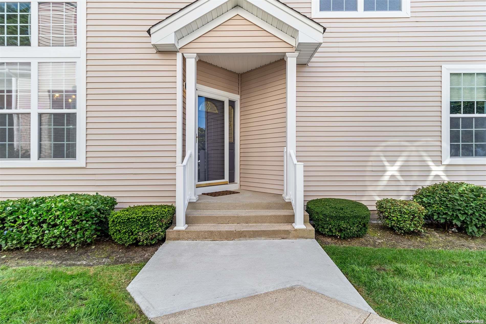 5 Emilie Drive # 5, Center Moriches, NY 11934