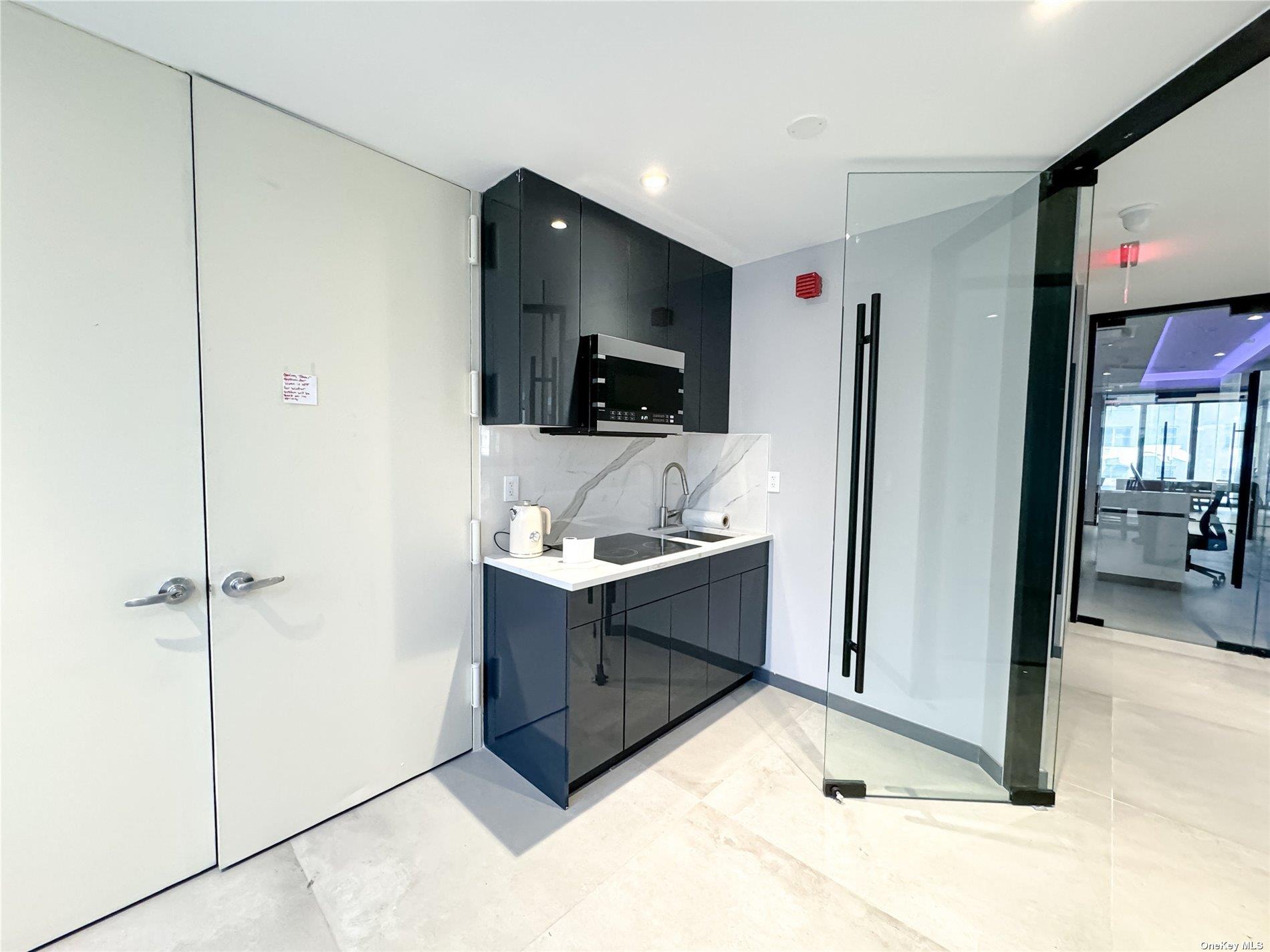 866 2nd Avenue # 10A, New York (Manhattan), NY 10017