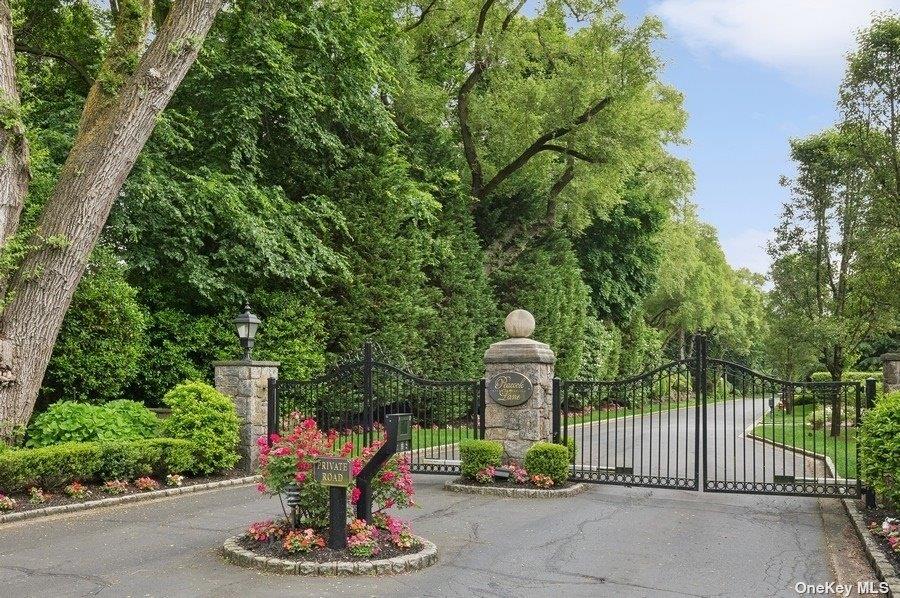 5 Peacock Lane, Upper Brookville, NY 11545