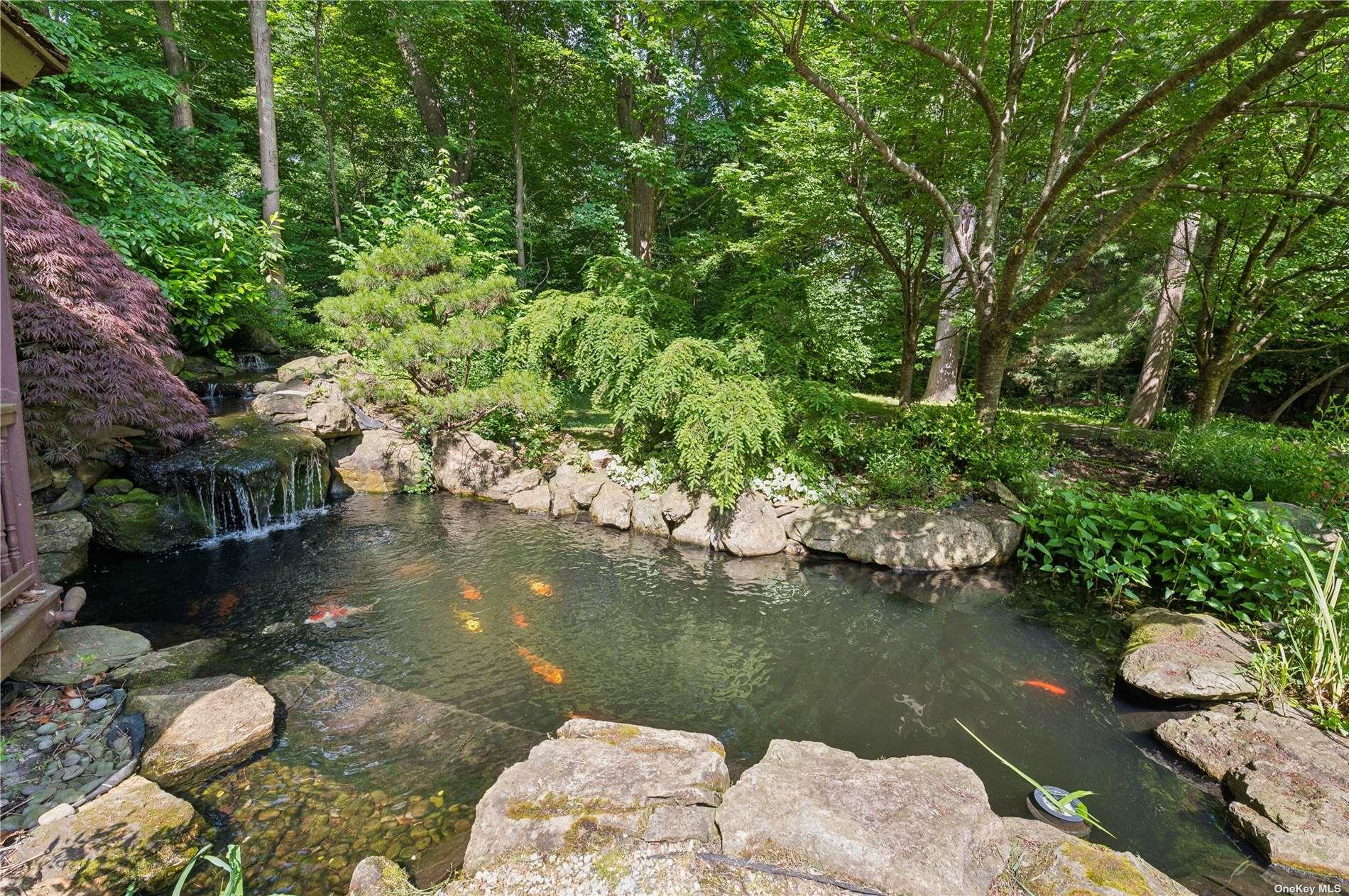 5 Peacock Lane, Upper Brookville, NY 11545