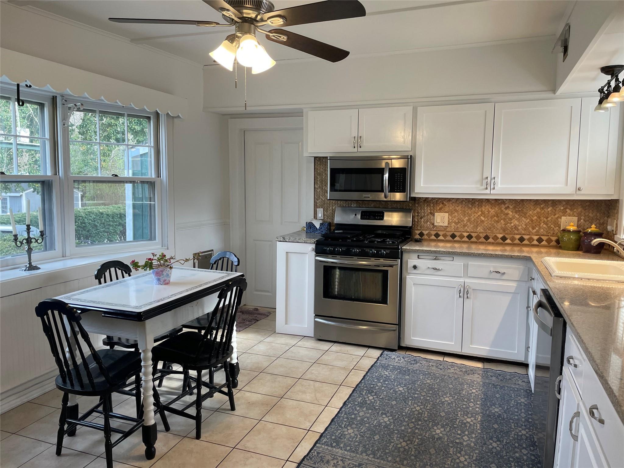 190 S Country Road, Remsenburg, NY 11960