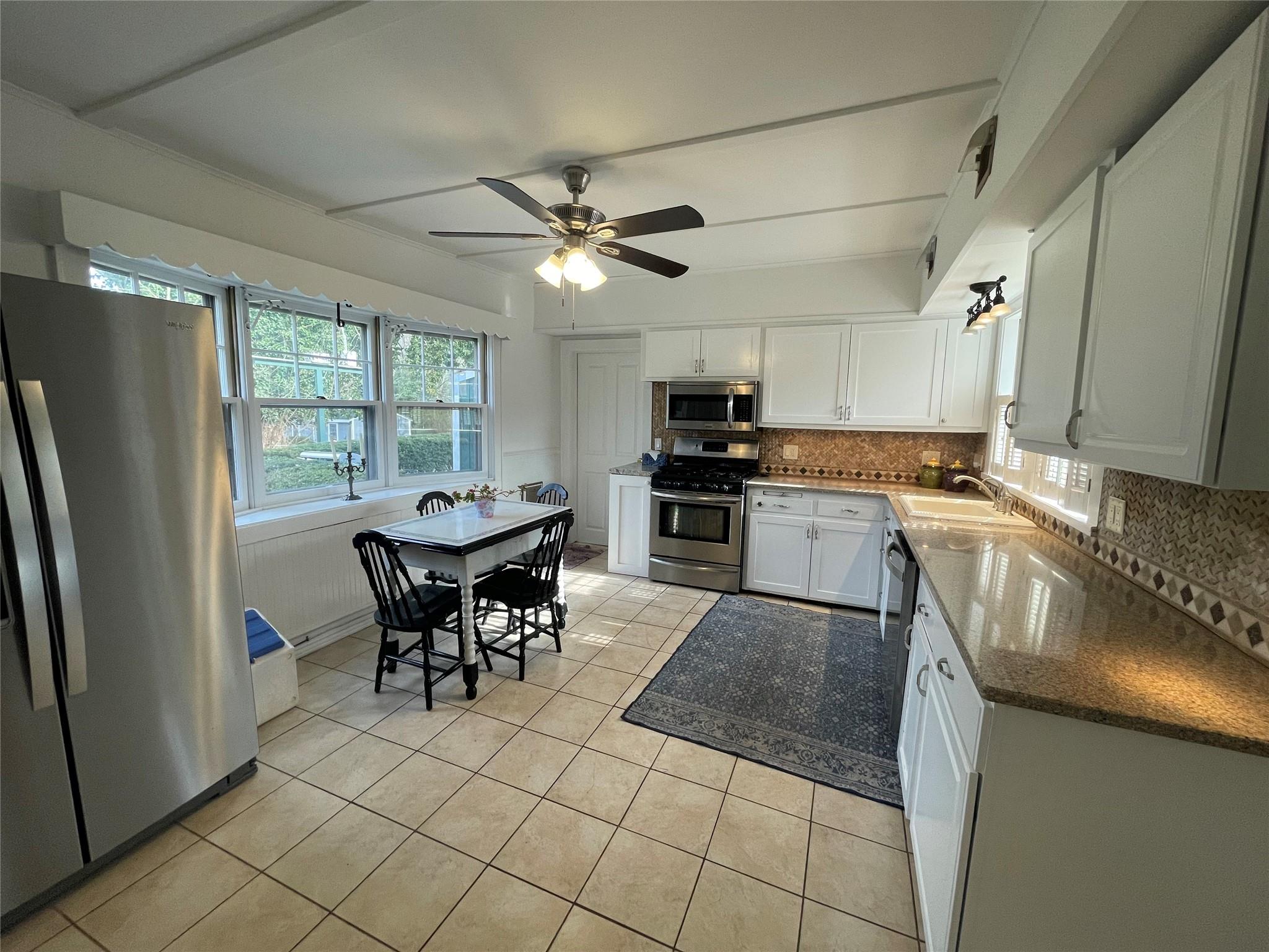 190 S Country Road, Remsenburg, NY 11960