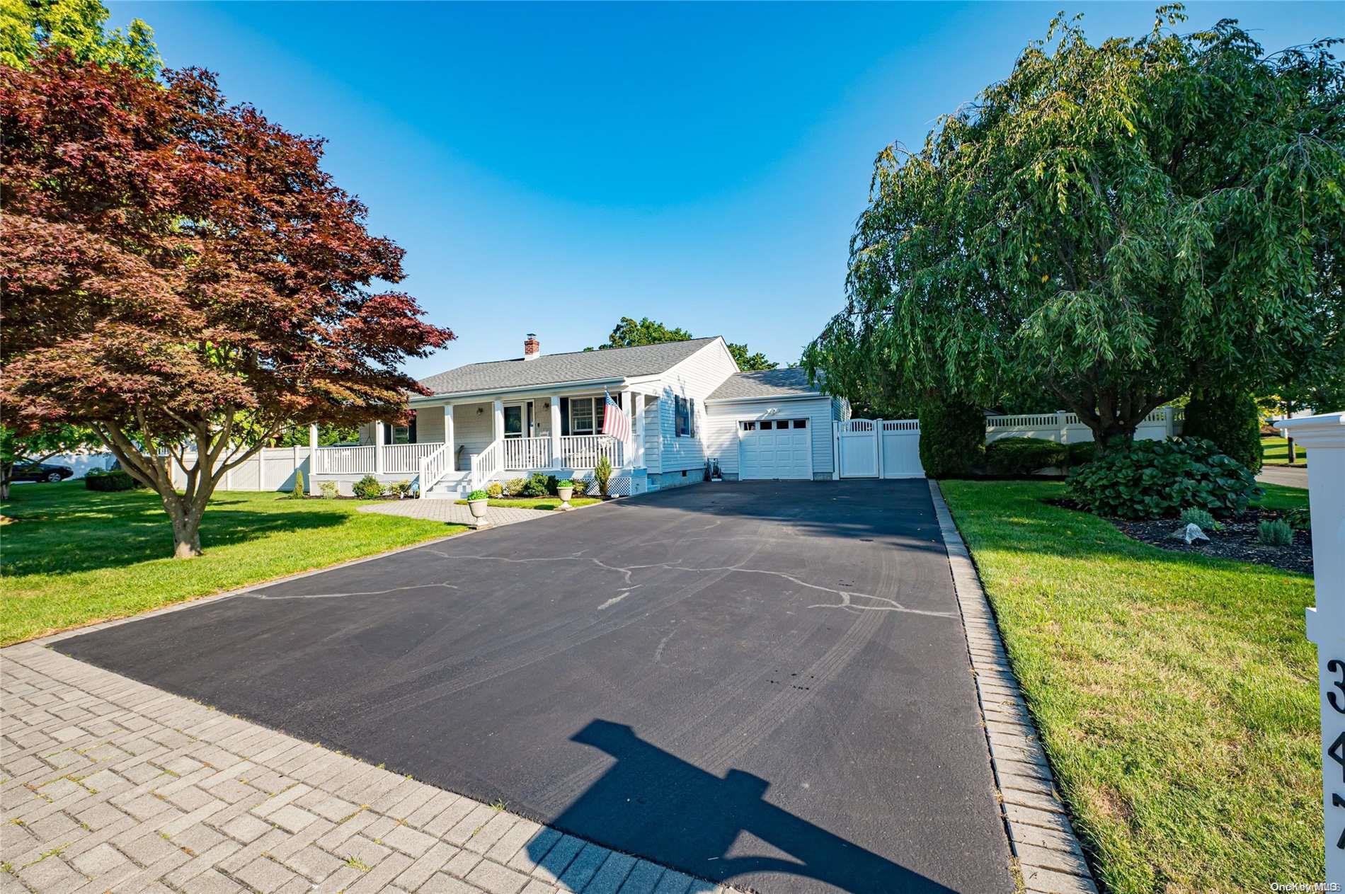 347 Everard Street, Dix Hills, NY 11746