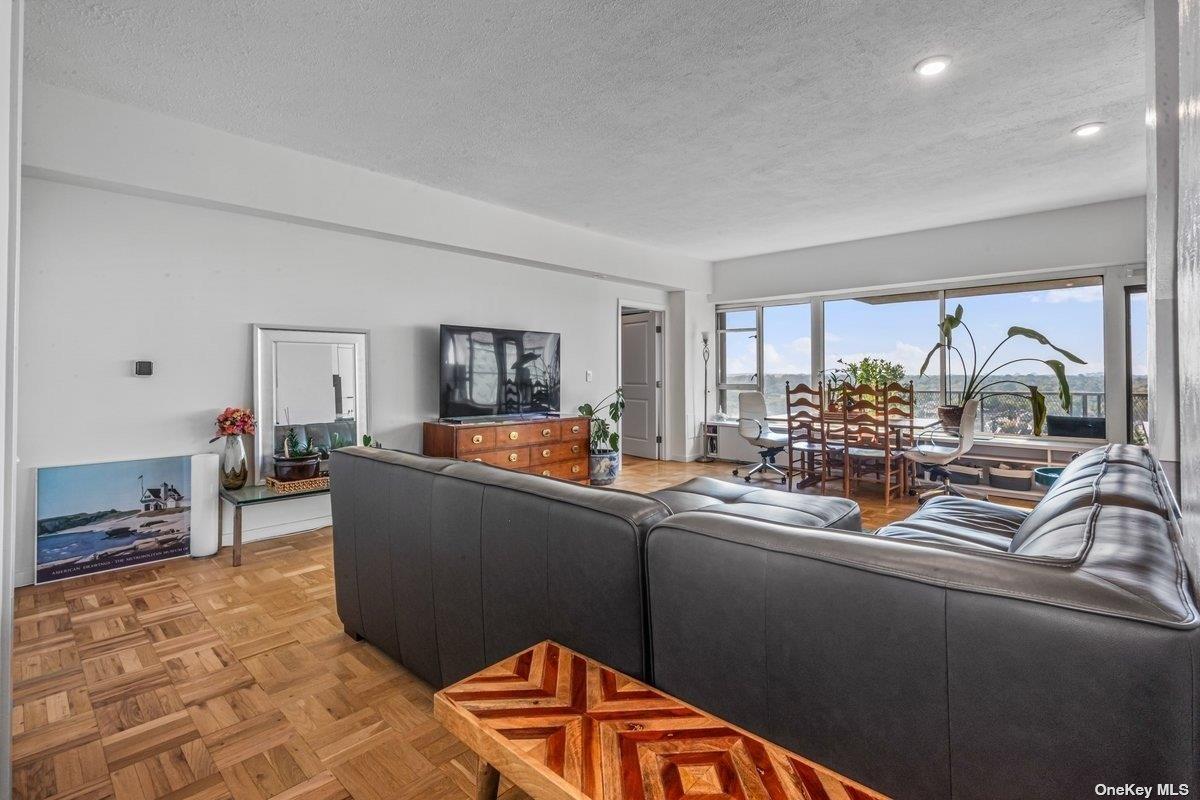 166-25 Powells Cove Boulevard # 21G, Beechhurst, NY 11357