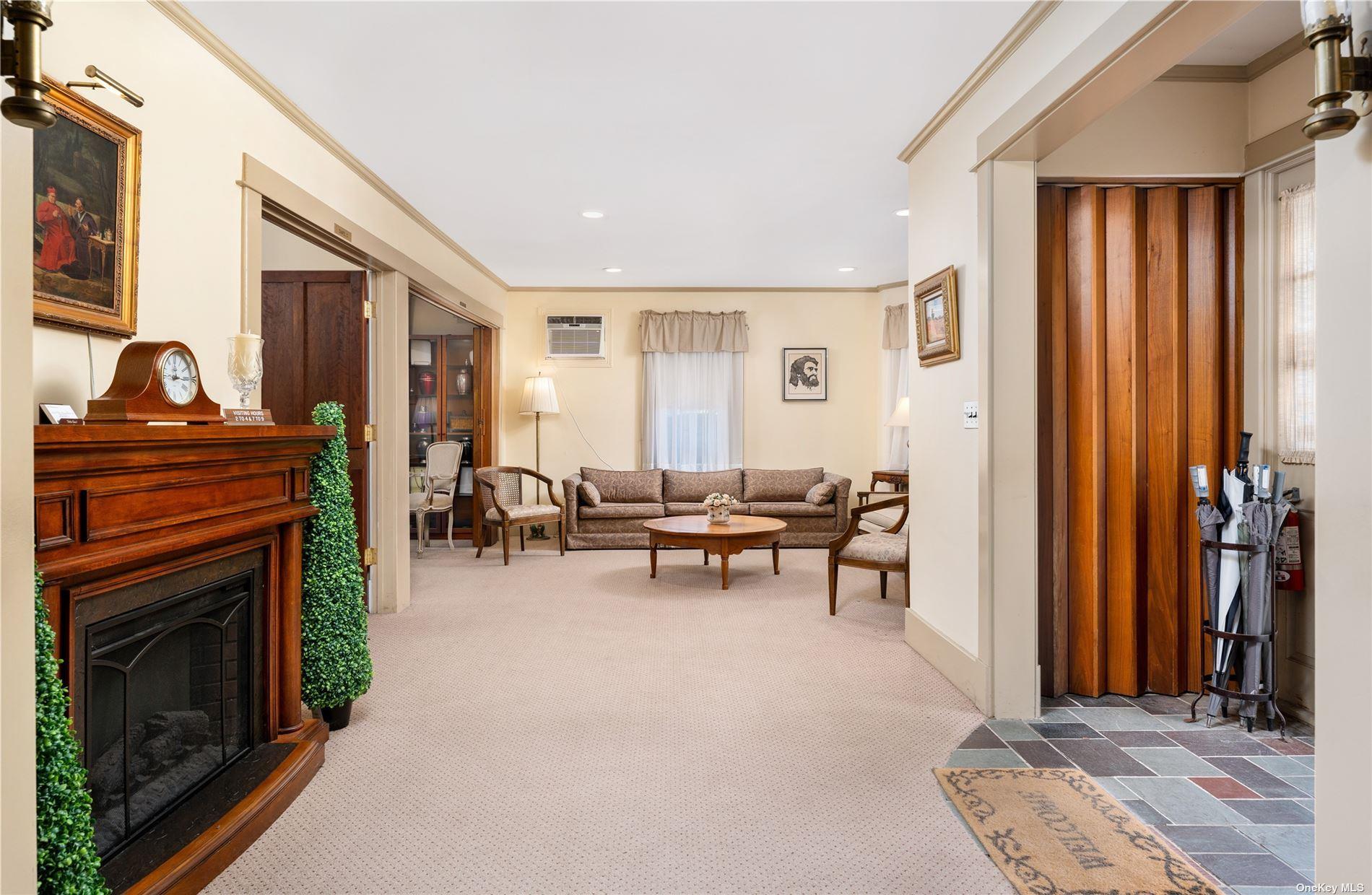 94 E Montauk Highway, Hampton Bays, NY 11946