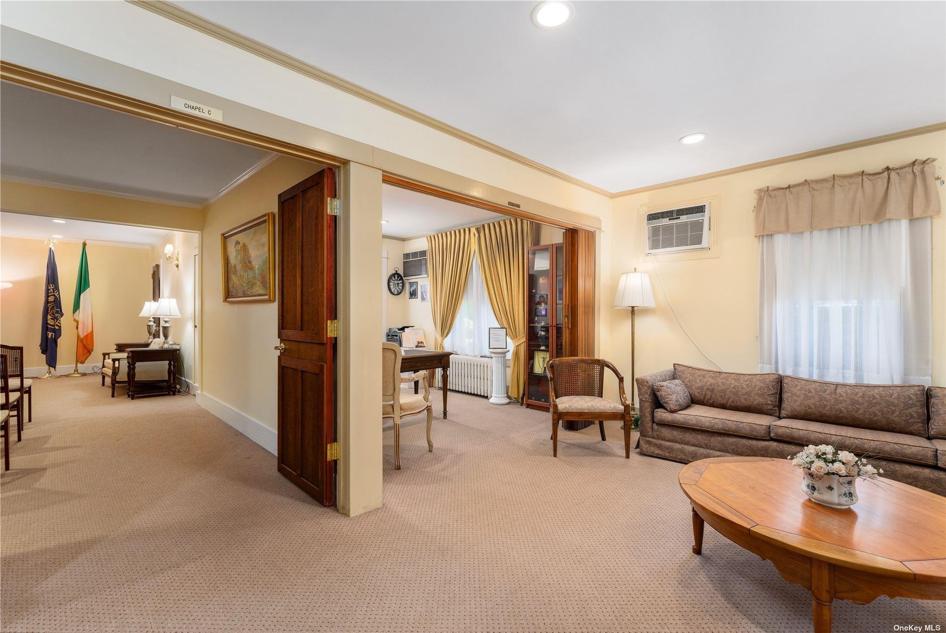 94 E Montauk Highway, Hampton Bays, NY 11946