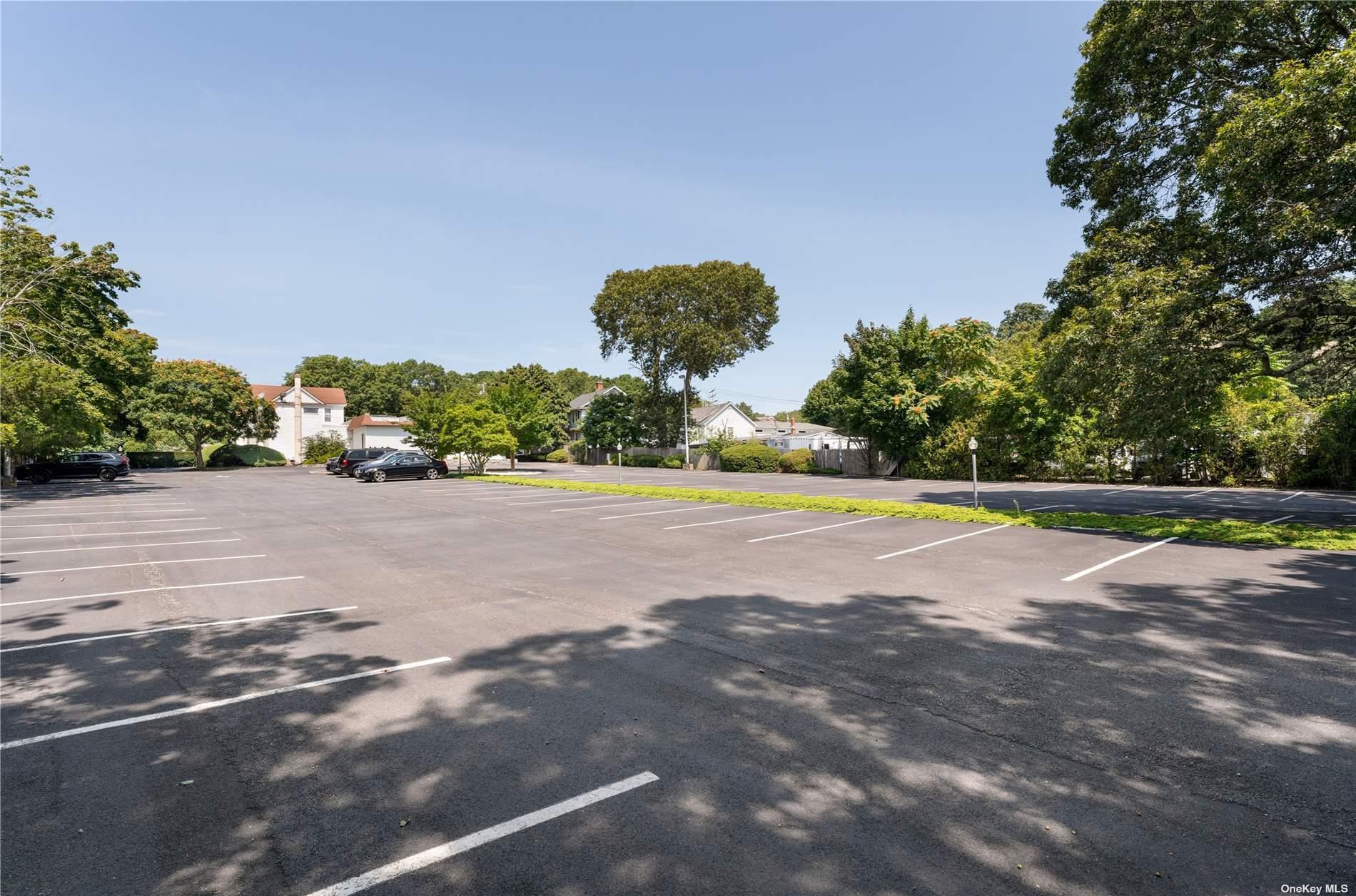 94 E Montauk Highway, Hampton Bays, NY 11946