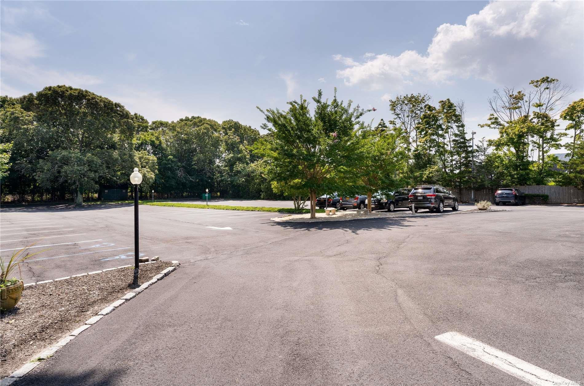 94 E Montauk Highway, Hampton Bays, NY 11946