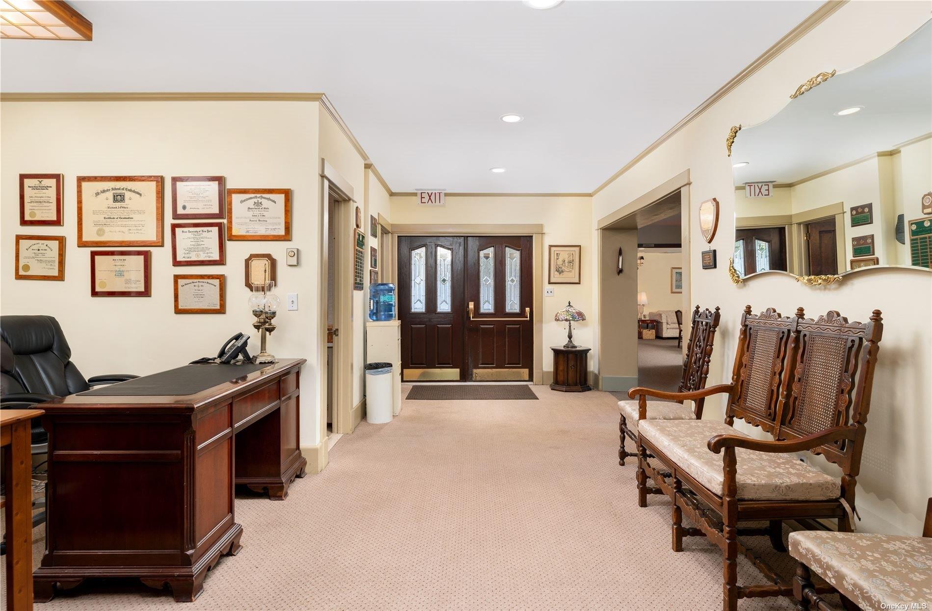 94 E Montauk Highway, Hampton Bays, NY 11946