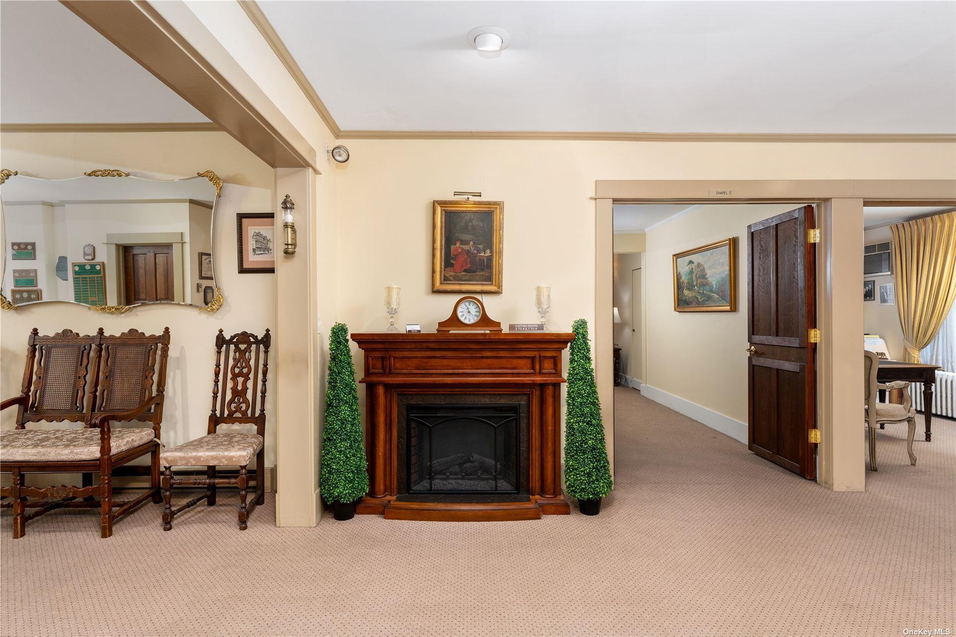 94 E Montauk Highway, Hampton Bays, NY 11946