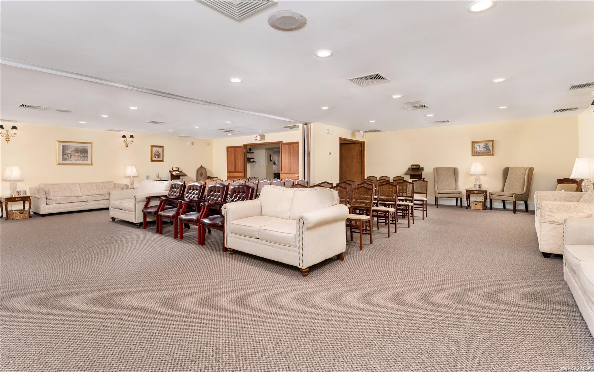 94 E Montauk Highway, Hampton Bays, NY 11946