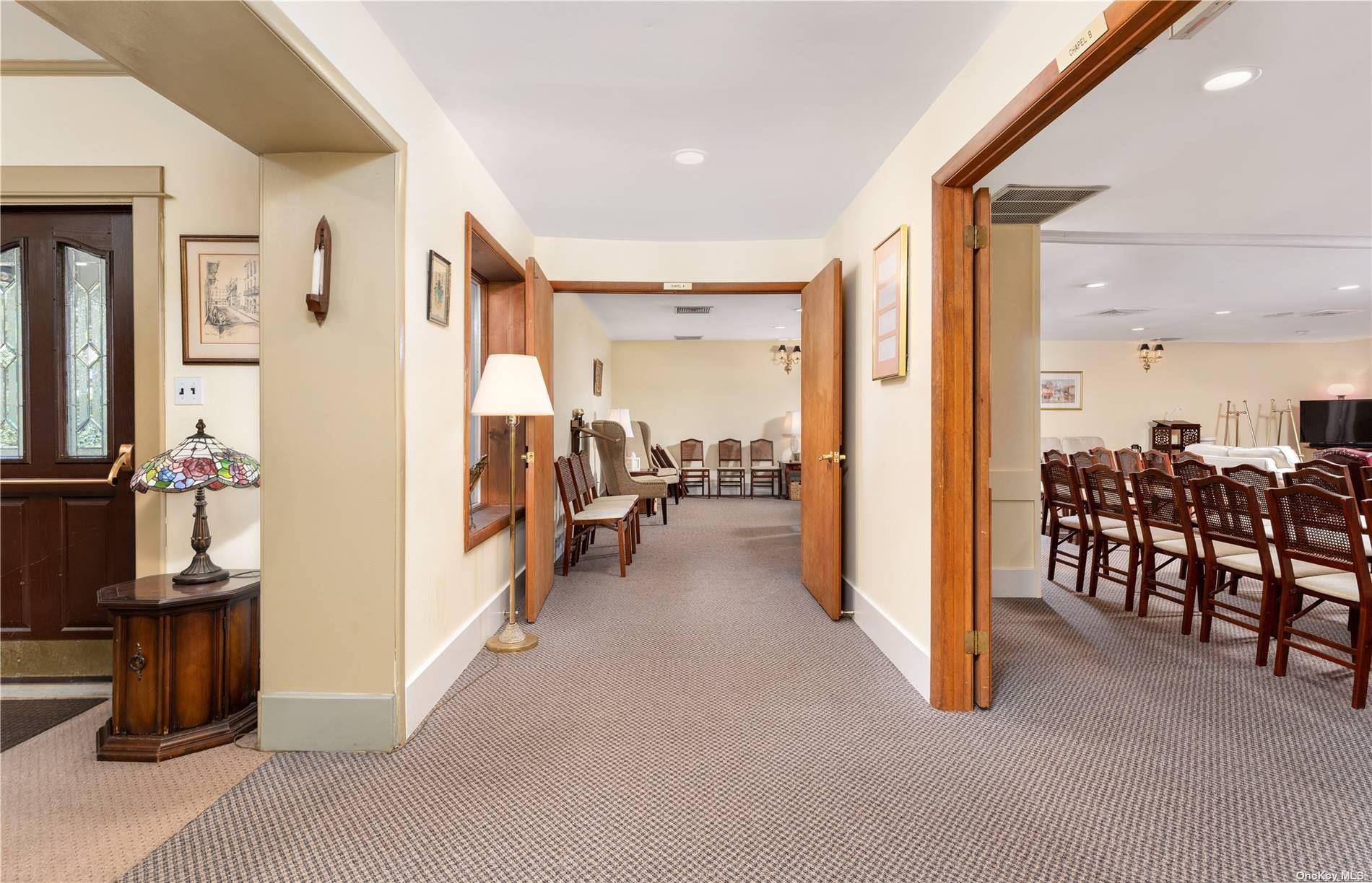 94 E Montauk Highway, Hampton Bays, NY 11946